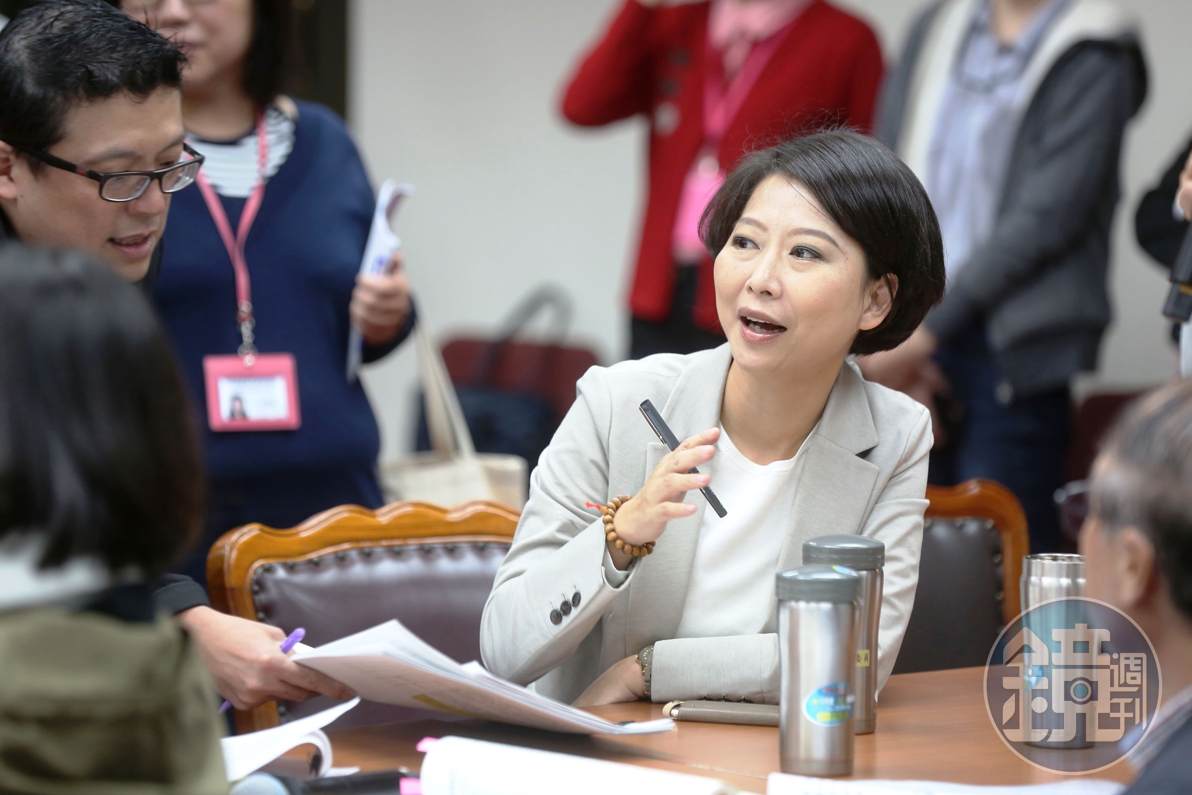 陳亭妃接受本刊訪問時說，謝龍介從過去和她選立委開始，就一直抹黑她。
