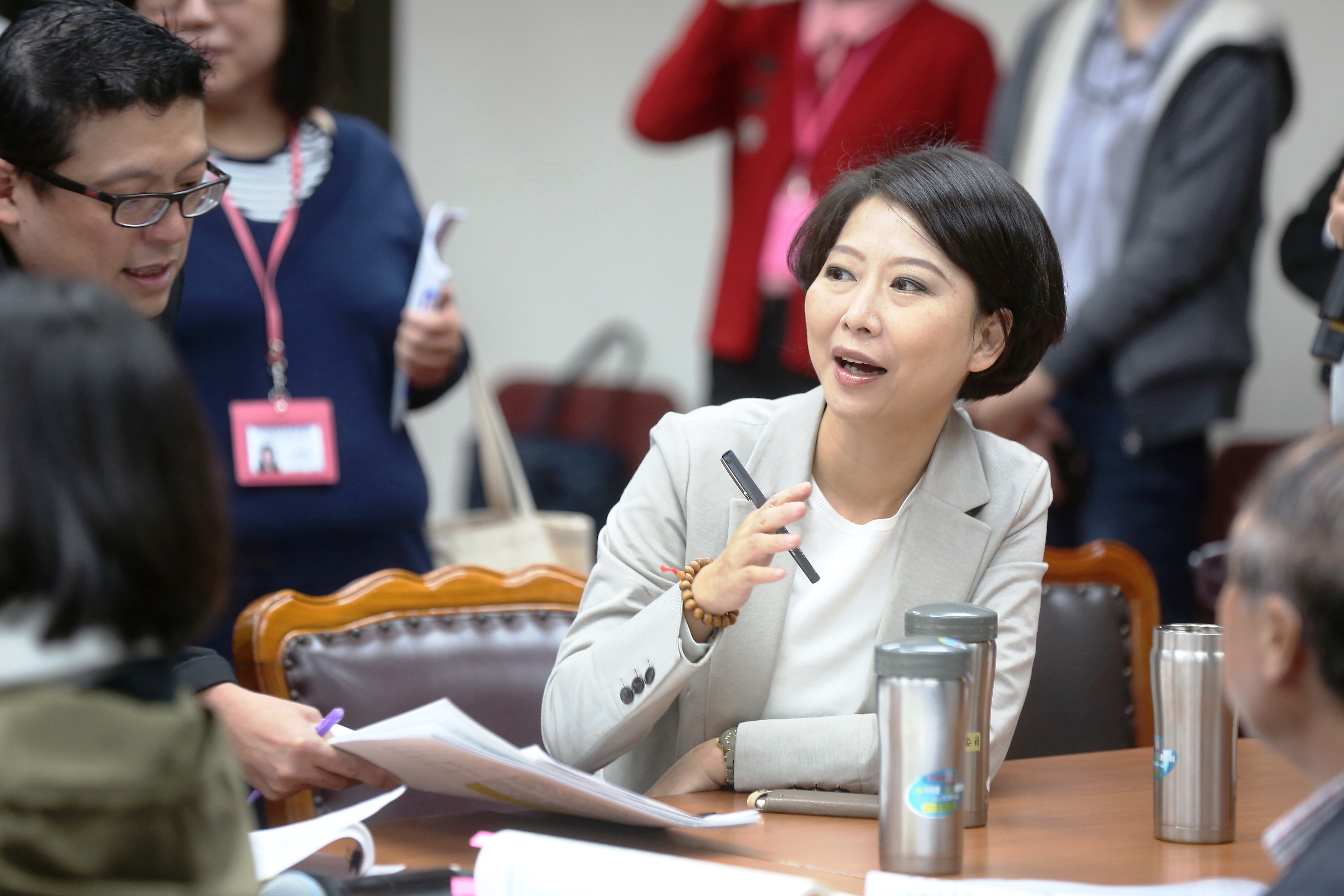 陳亭妃接受本刊訪問時說，謝龍介從過去和她選立委開始，就一直抹黑她。