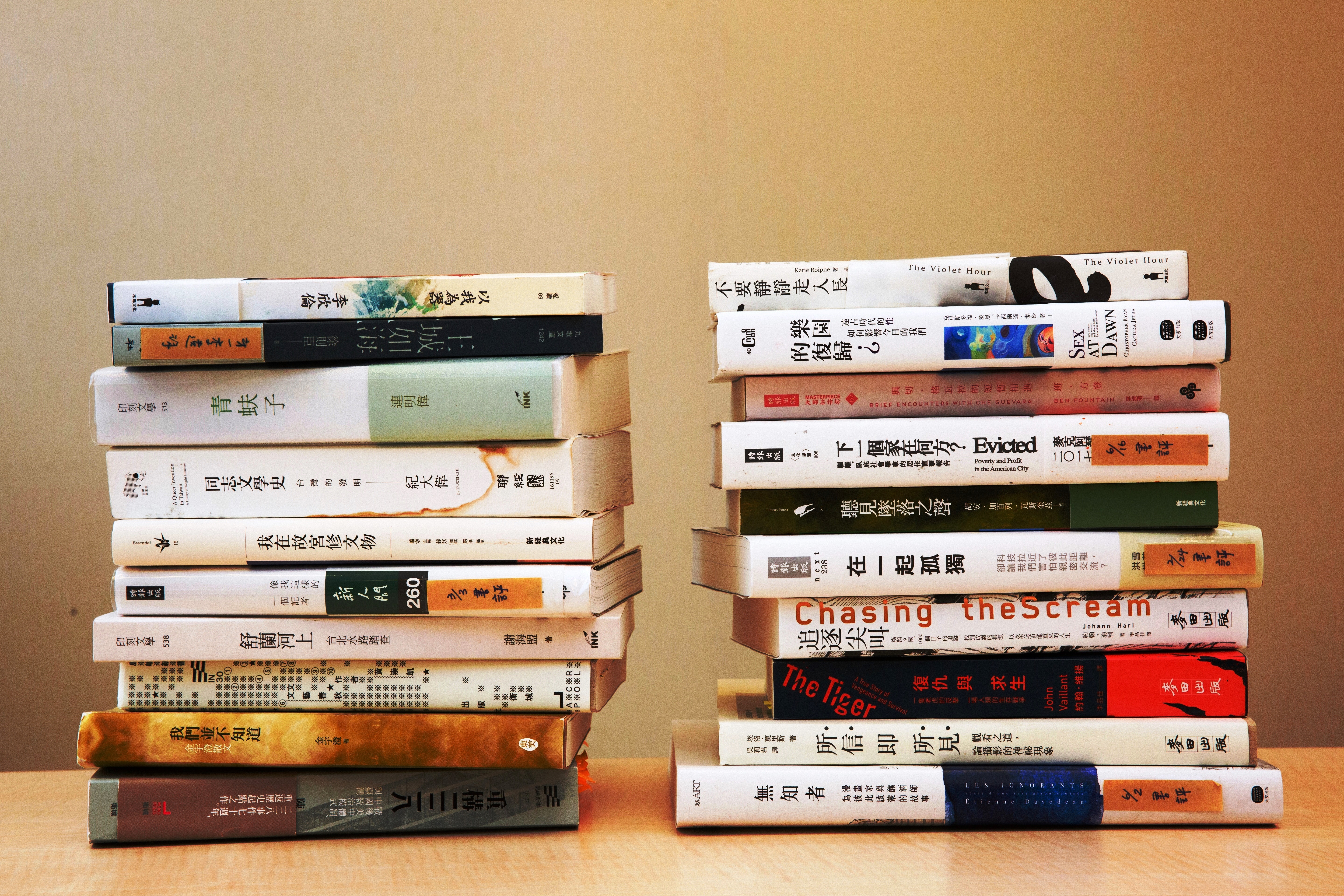 鏡週刊2017十大好書。左為華文創作類、右為翻譯類。