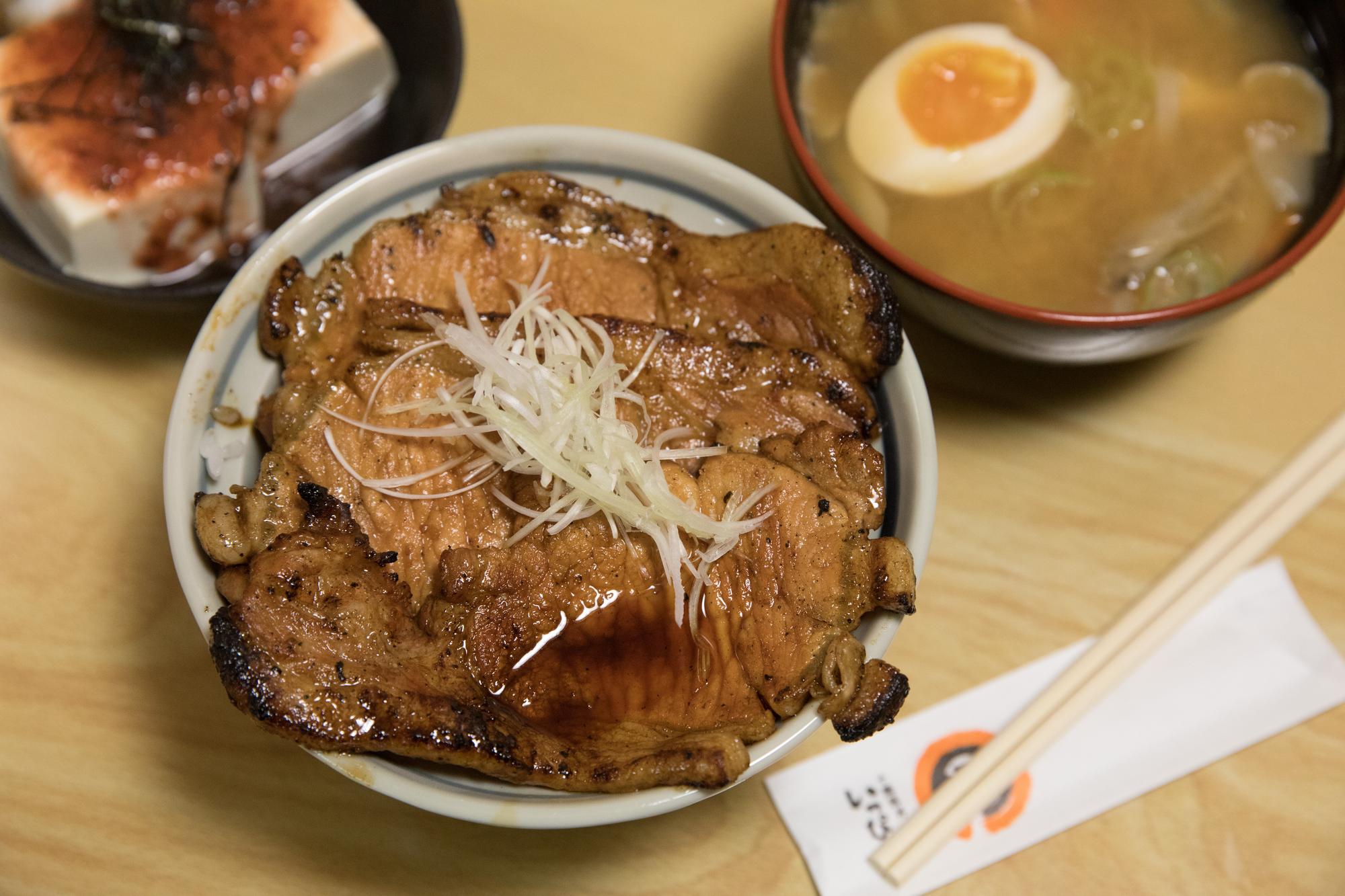 來到帶廣若沒有吃過這碗豬肉蓋飯，就不能說自己來過帶廣。