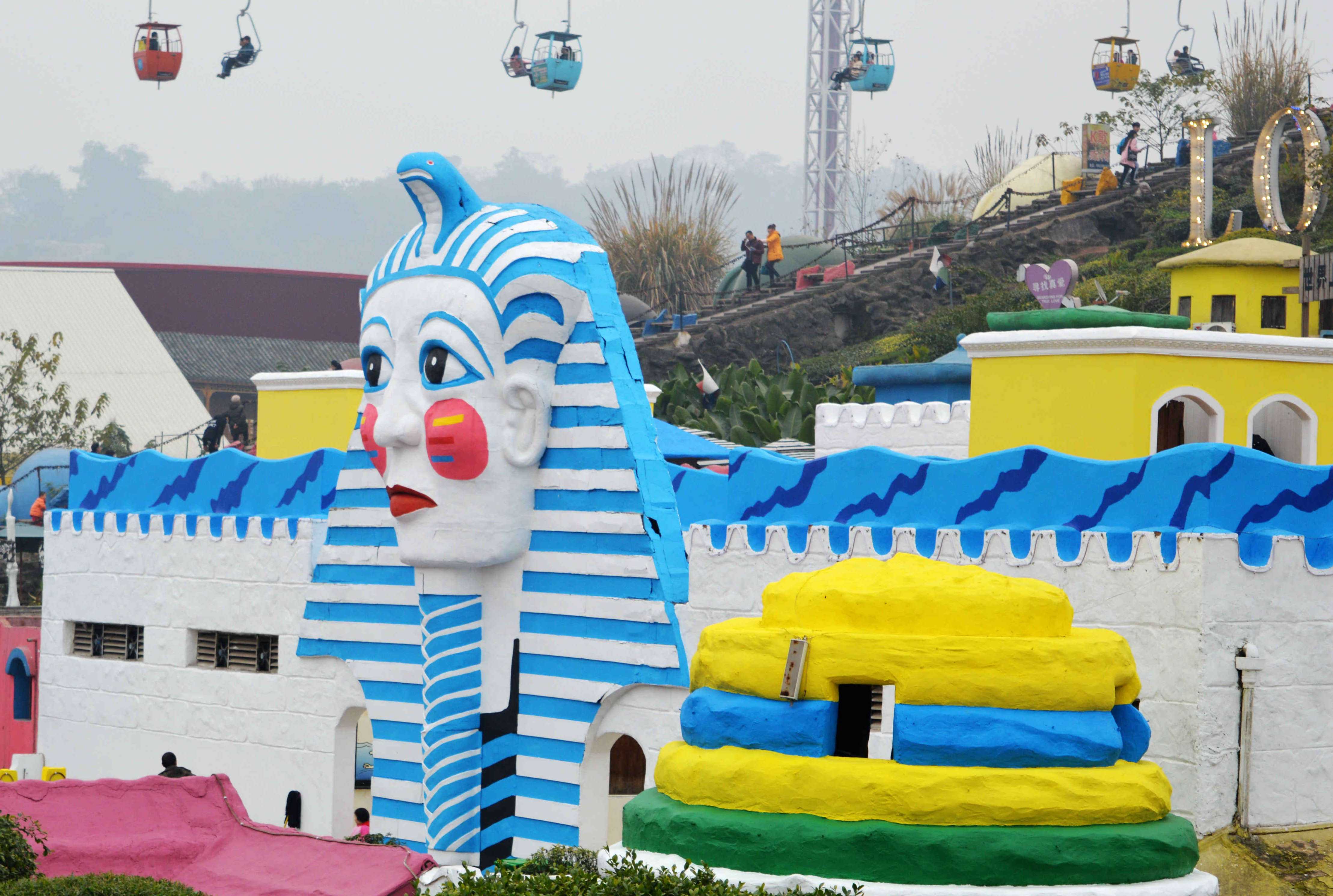 重慶的獅身人面廁所。