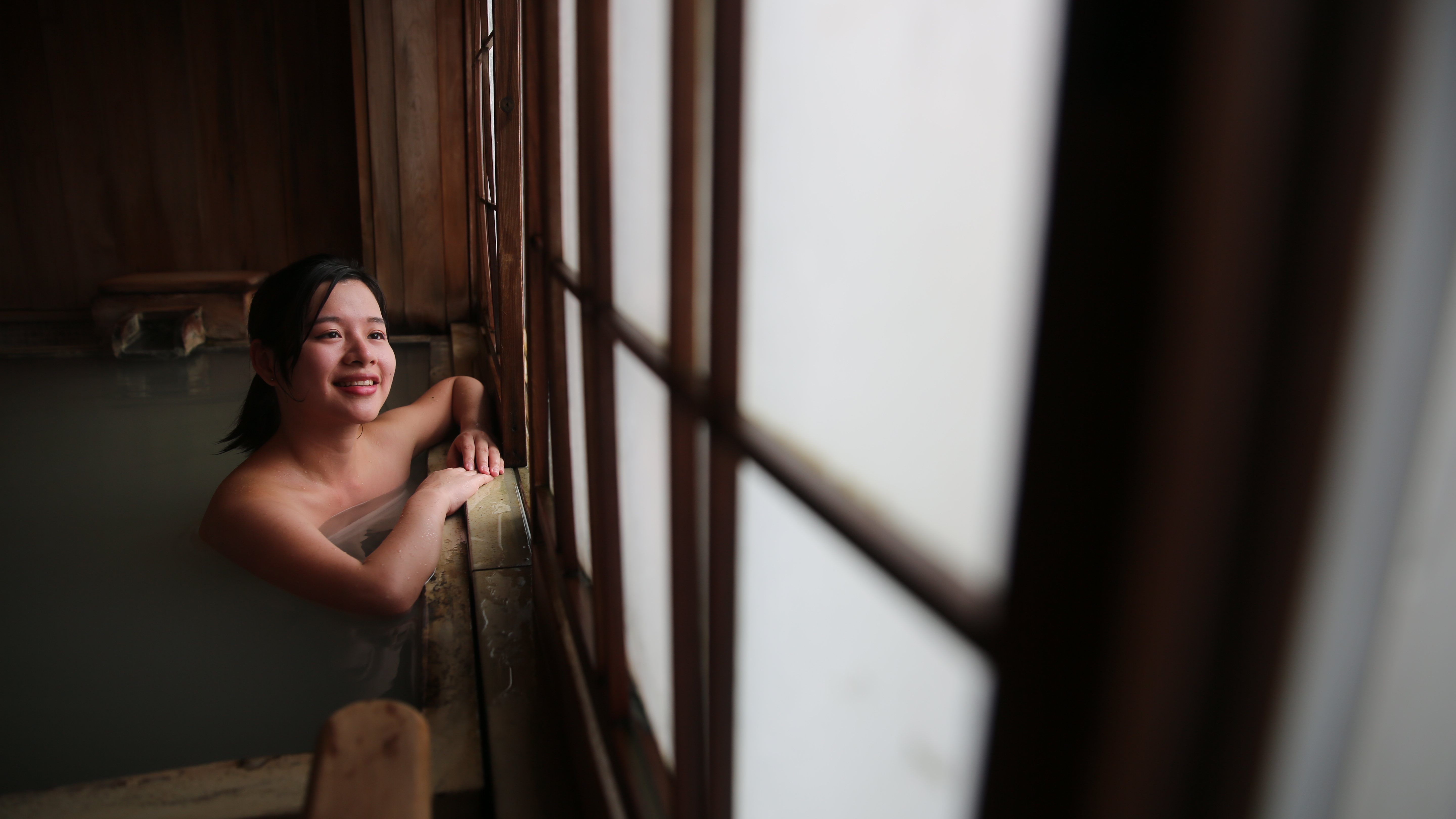 「鳴子觀光飯店」擁有乳白色硫磺泉，以美人湯打出名號。