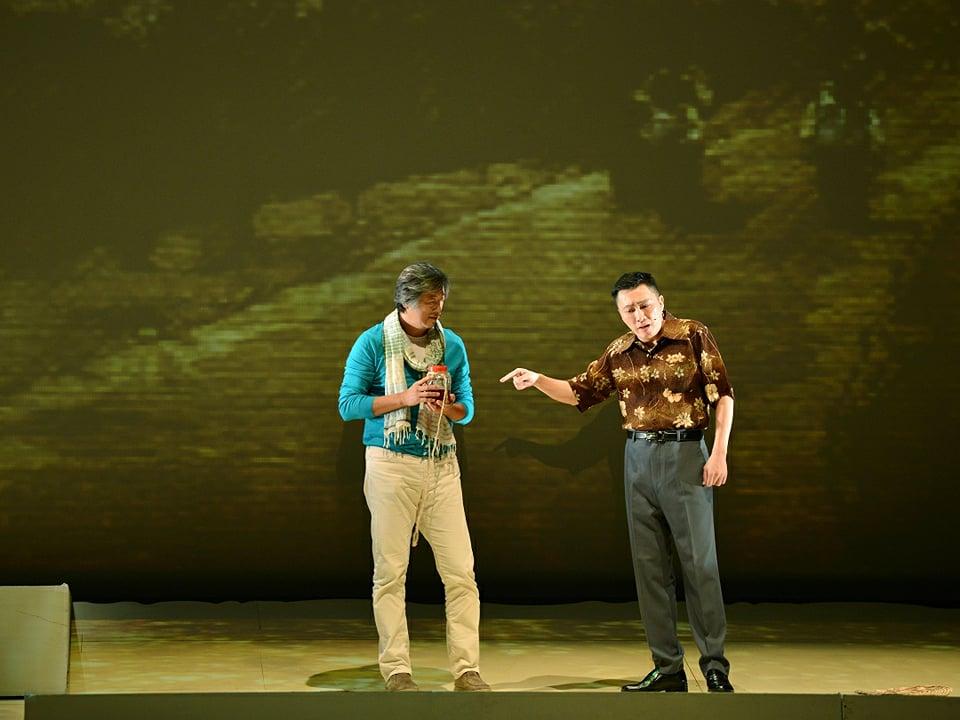 趙正平跟王偉忠合作演出全民大劇團《往事只能回味》舞台劇。(全民大劇團提供)