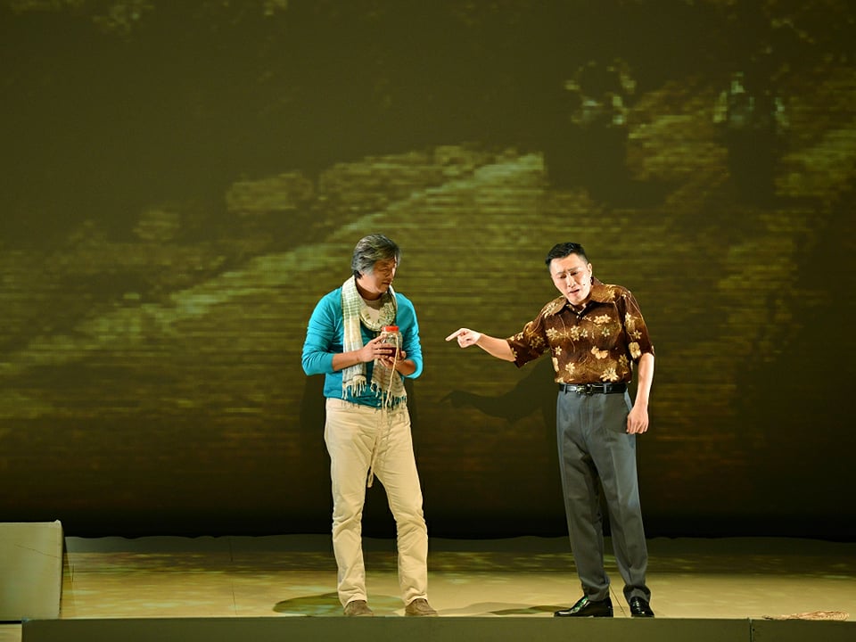 趙正平跟王偉忠合作演出全民大劇團《往事只能回味》舞台劇。（全民大劇團提供）