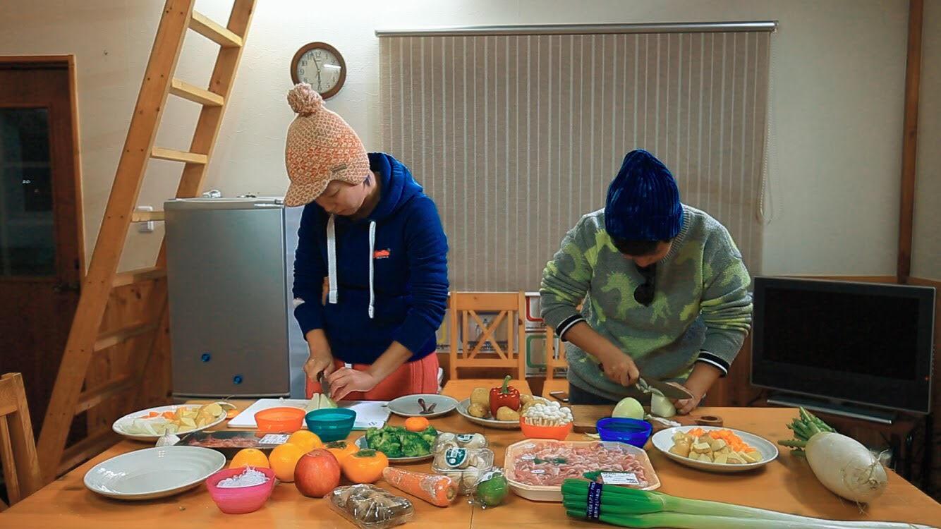 來到北海道出差的最後一夜，在民宿舉辦料理PK大賽。