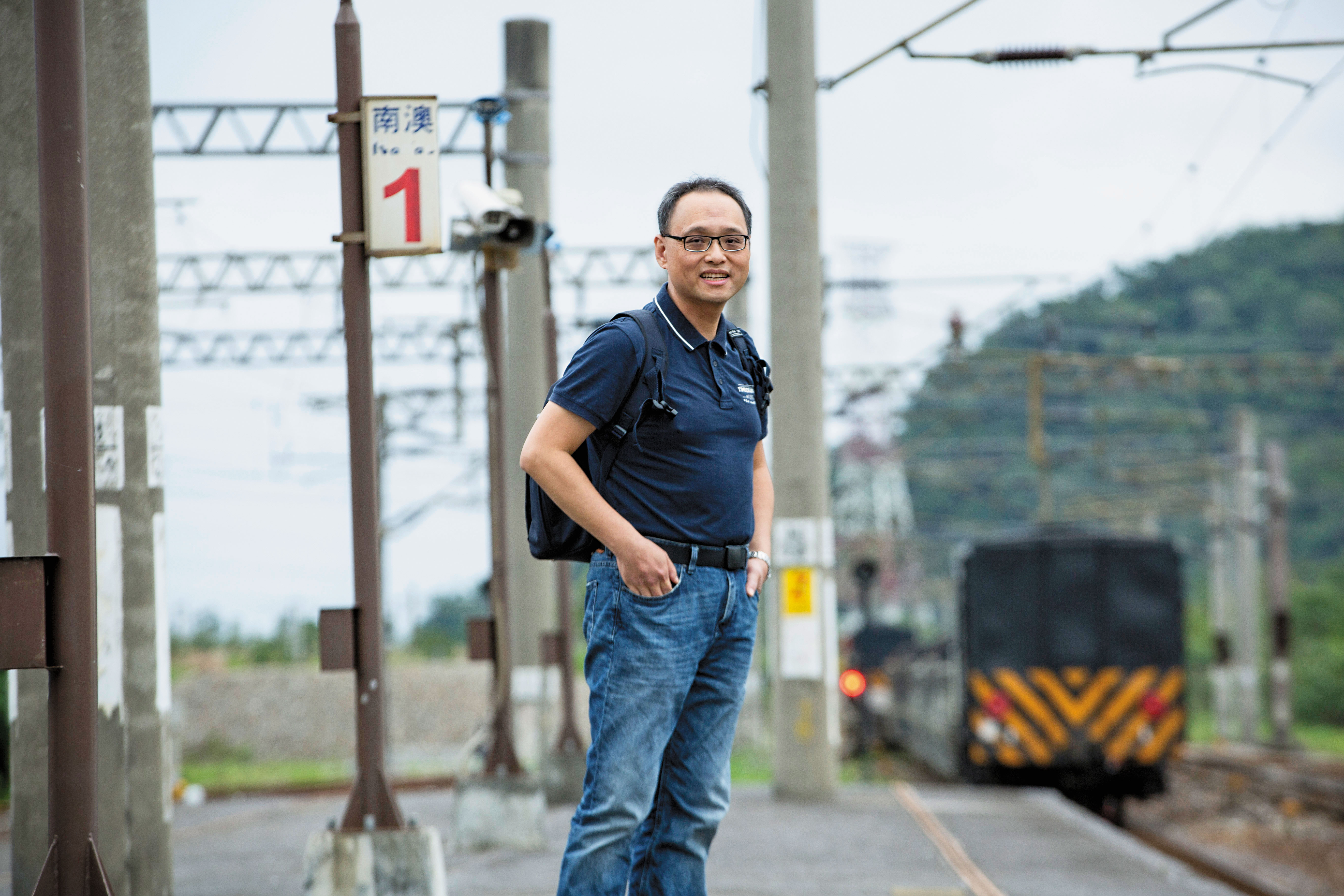 南澳位於宜蘭南端，江俊廷起初是為了探視門診病人，卻發現有更多走不出門的病人。如今每月都來，羅東博愛醫院還計畫成立義診團隊。