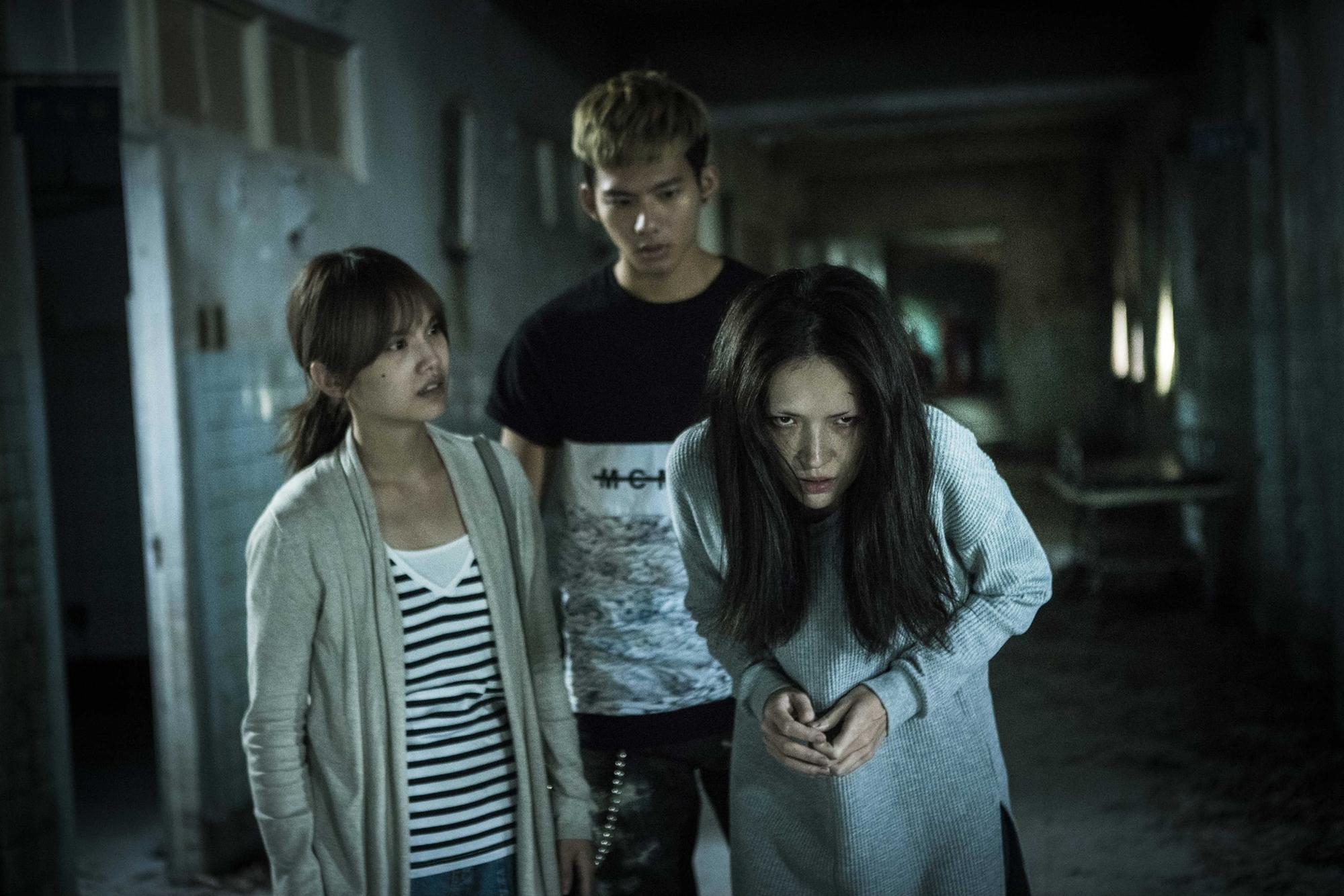 《紅衣小女孩2》是今年國片票房第1名,導演程偉豪另一部《目擊者》10大賣座也上榜,2部電影成本控制得宜,證明國片中小成本也能品質紮實,雅俗共賞。