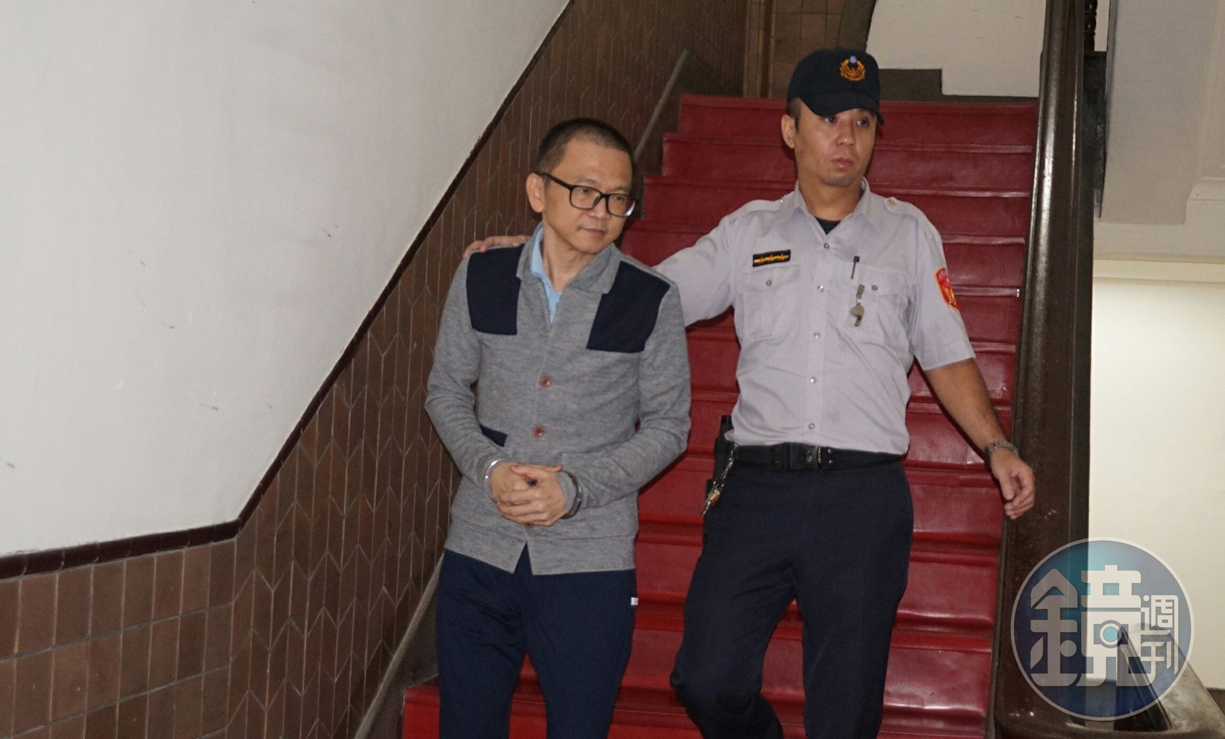 涉及中信購地案的中信金集團老臣、中信金控前財務長張明田，獲1億元交保後再遭羈押禁見。