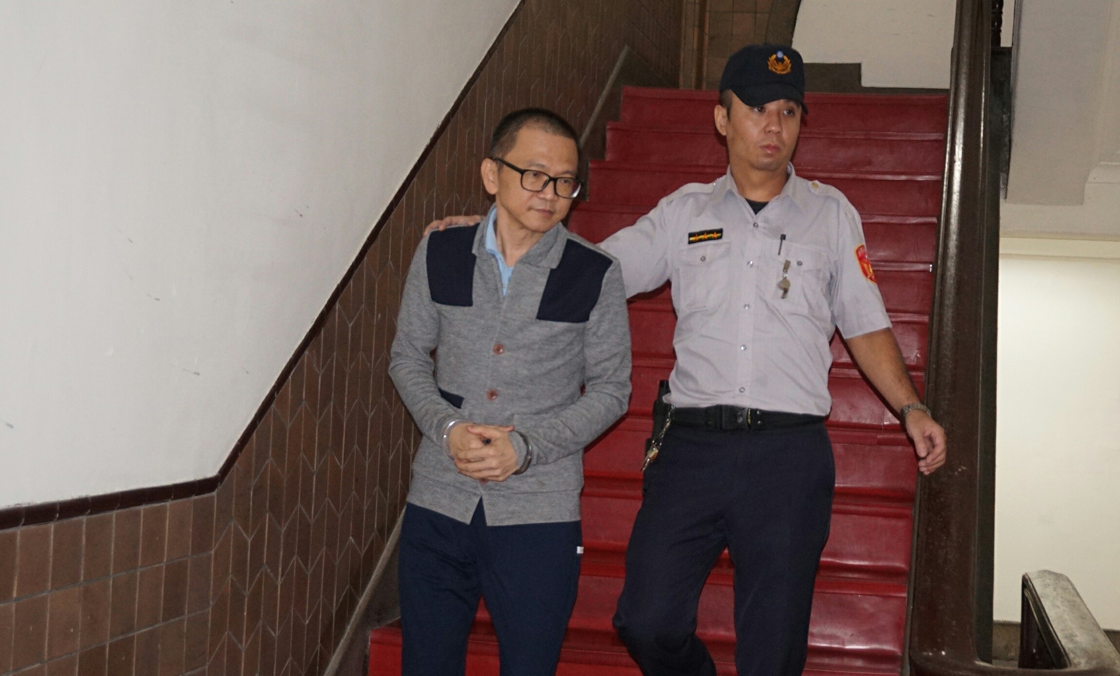 涉及中信購地案的中信金集團老臣、中信金控前財務長張明田，獲1億元交保後再遭羈押禁見。