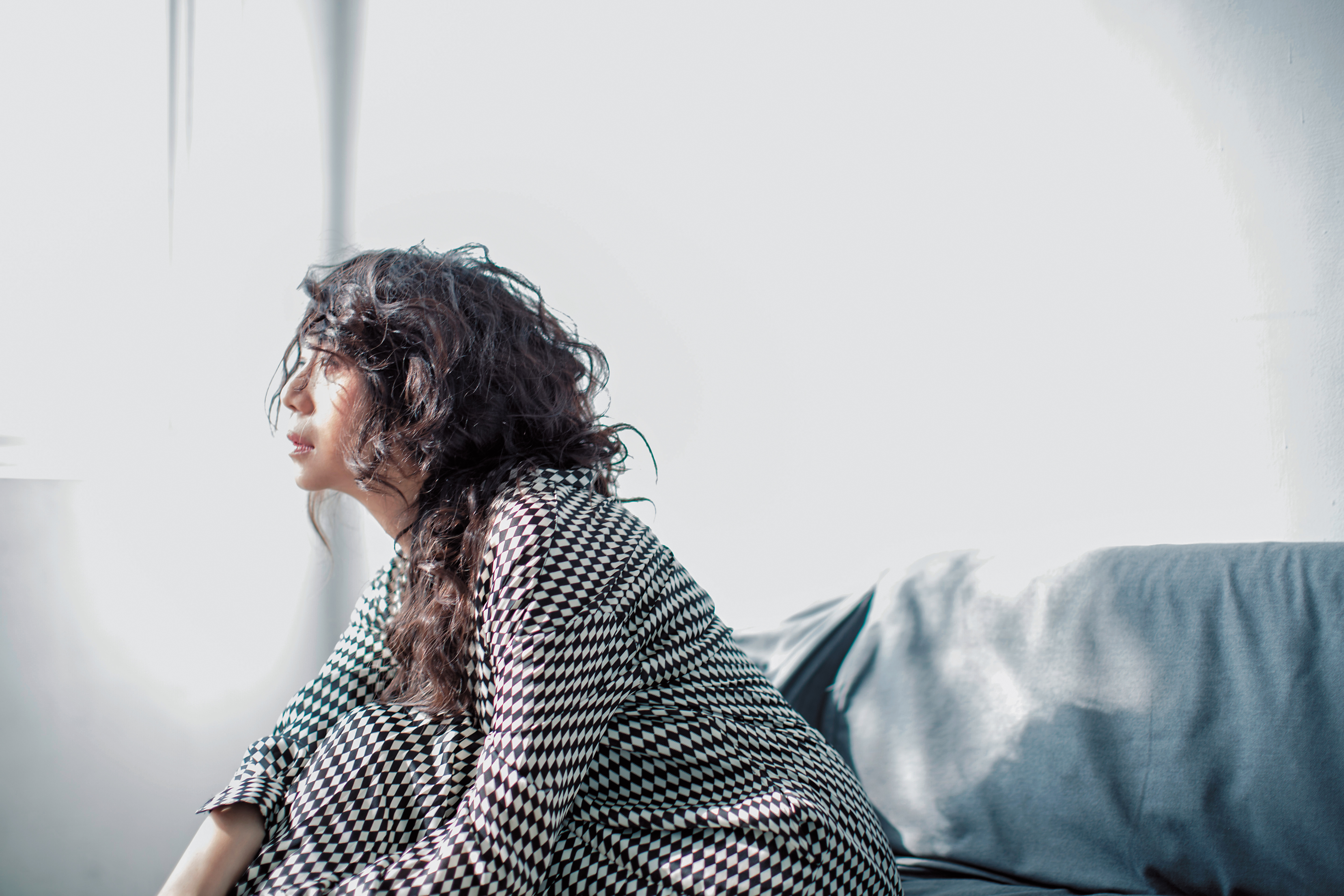 從來沒有要刻意低調或高調，萬芳說剛開始只是跟著大家的節奏，漸漸地走到低調的方向，一切都只是習慣。