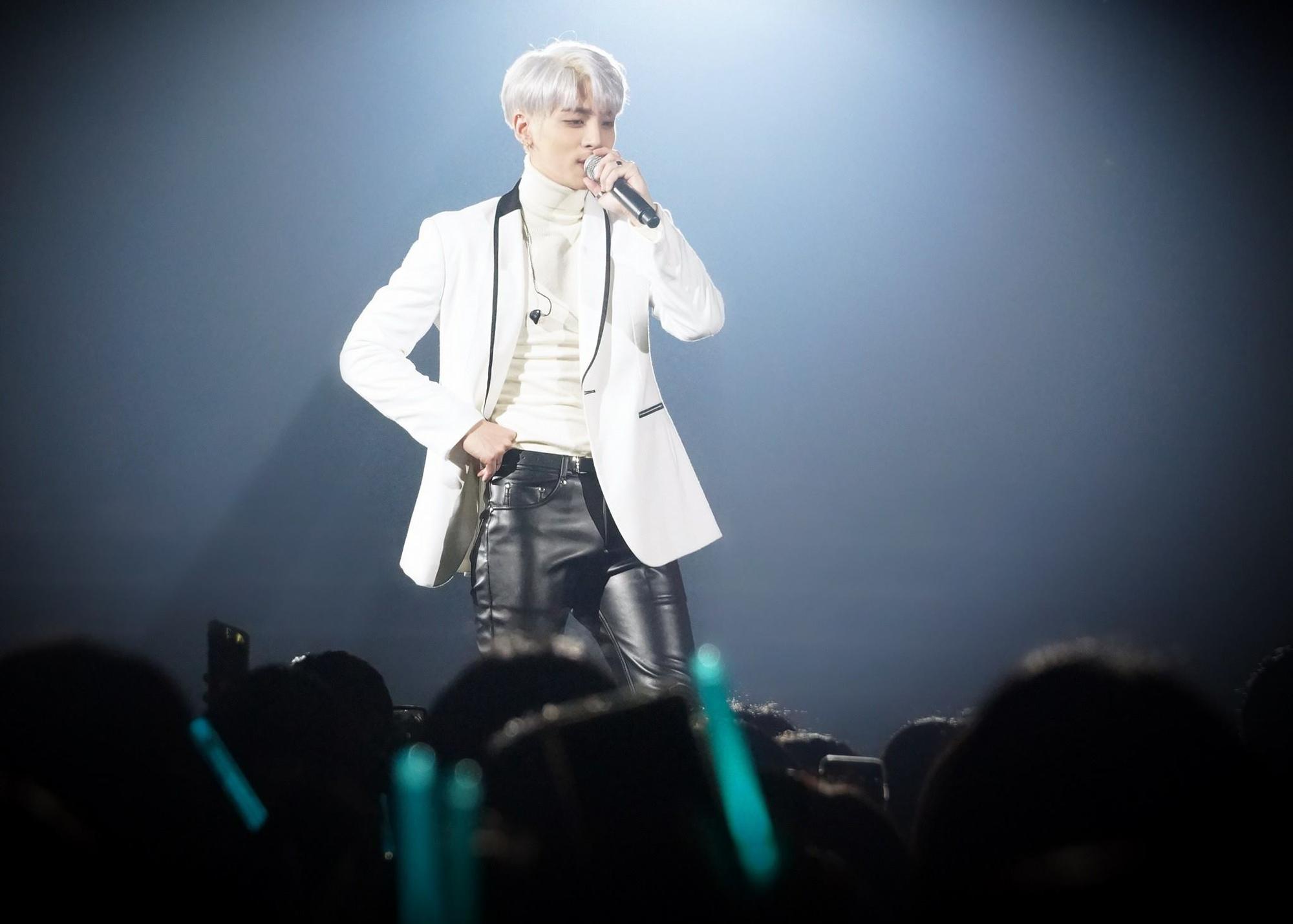 SHINee金鐘鉉選擇以自殺結束生命,讓粉絲無法相信。(翻攝自SHINee臉書)