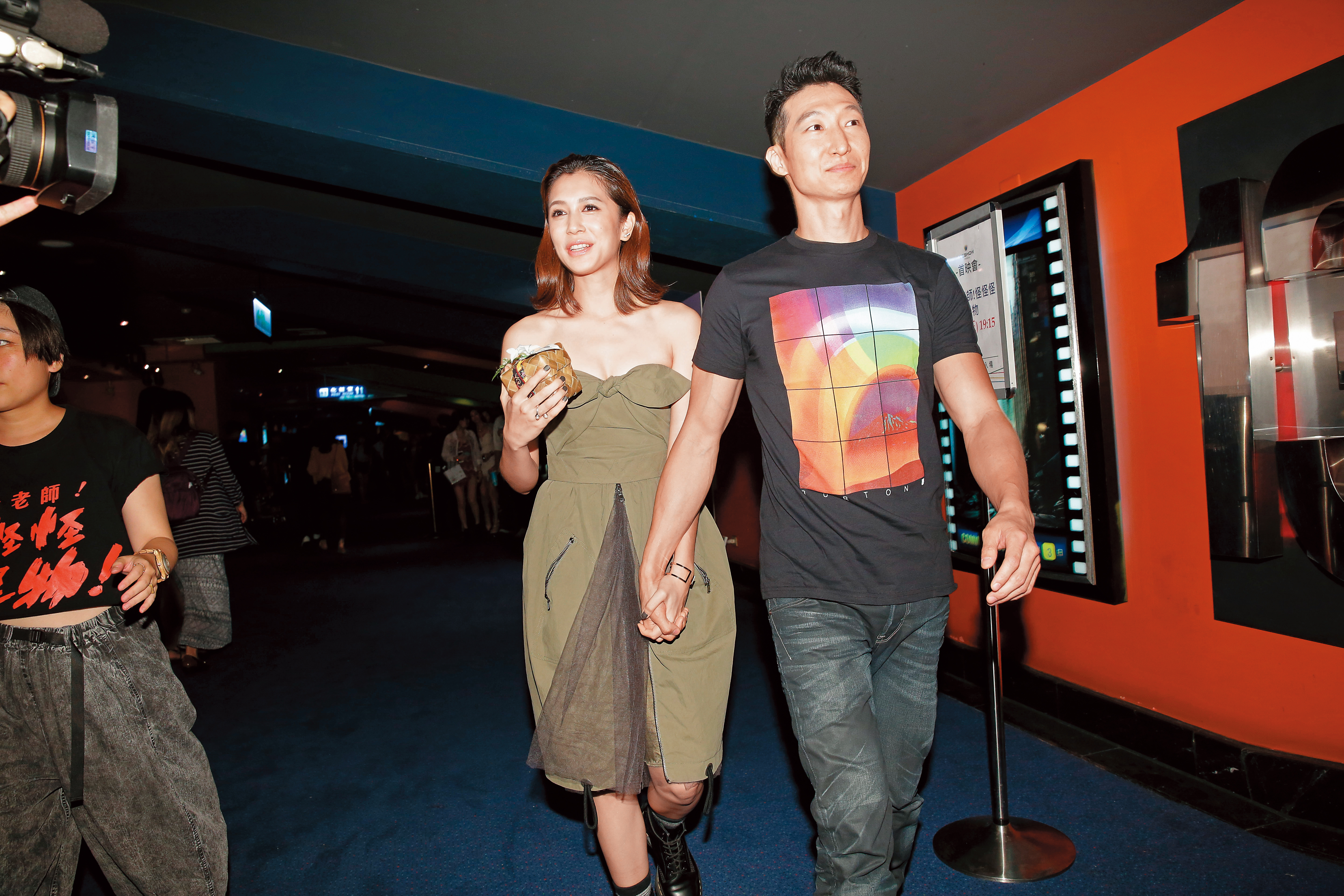 劉奕兒(左)跟洪天祥(右)熱戀,其實是透過柯震東牽線,導致劉奕兒的前男友王大陸不滿,王大陸因而對柯震東產生齟齬。