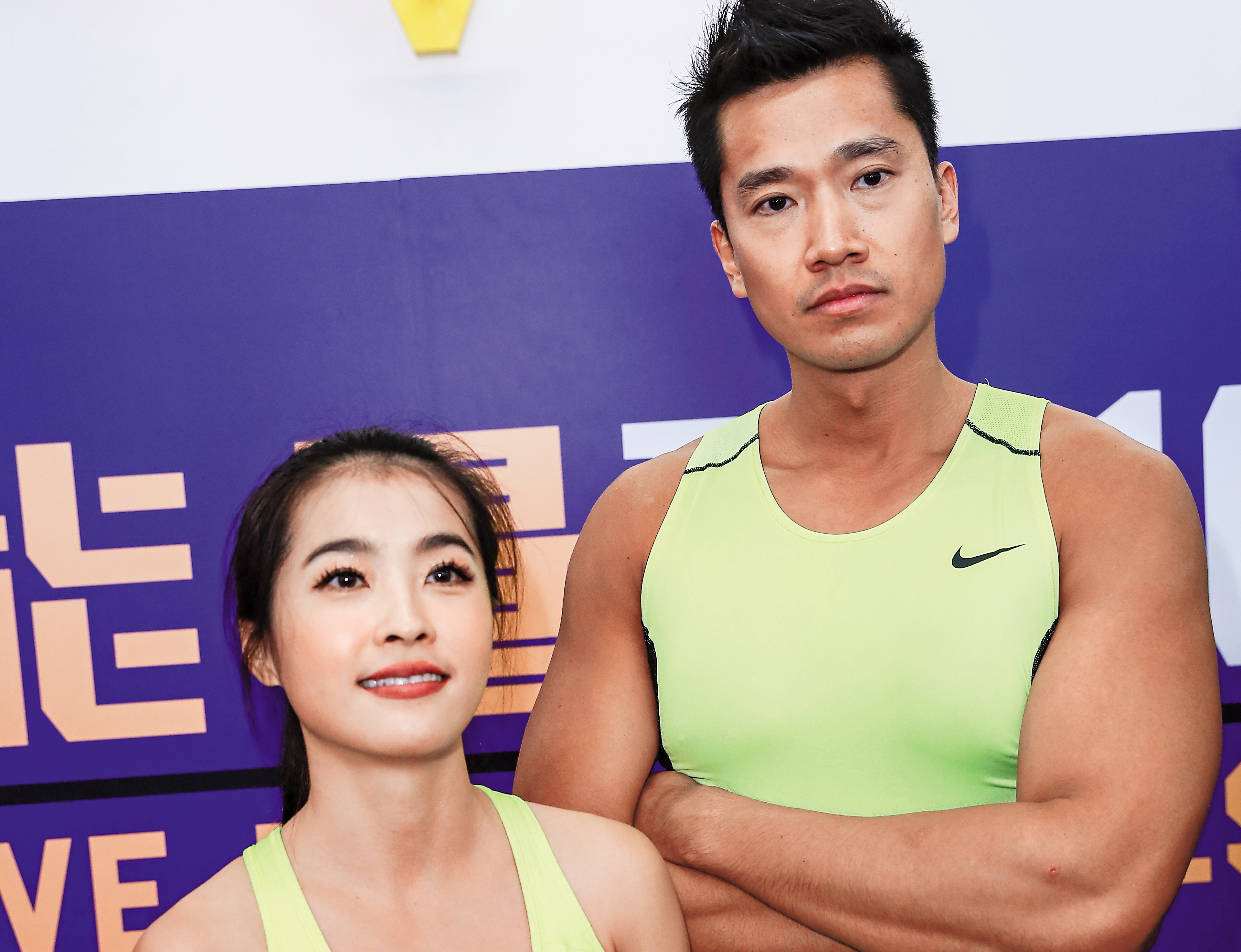 小嫻與何守正兩人婚變終於落幕，兩人今（25）日跑去戶政事務所登記離婚。