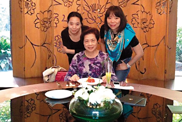 何守正的媽媽與兩個姊姊，都因何守正執意娶小嫻而跟何守正起過爭執，但也尊重他的決定。（翻攝自何媽媽臉書）