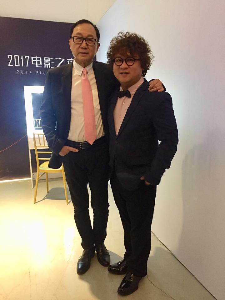 《一路順風》的許冠文與納豆,再次於頒獎典禮合體。(翻攝自納豆官方臉書)
