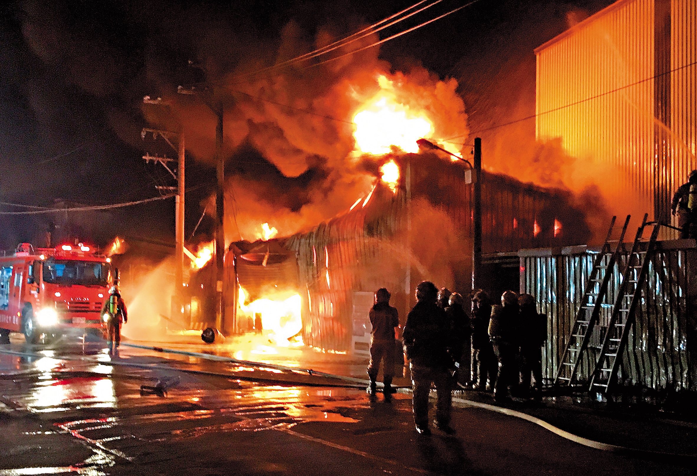桃園蘆竹一家汽車用品工廠上週發生大火，造成6名移工死亡慘劇。（翻攝畫面）