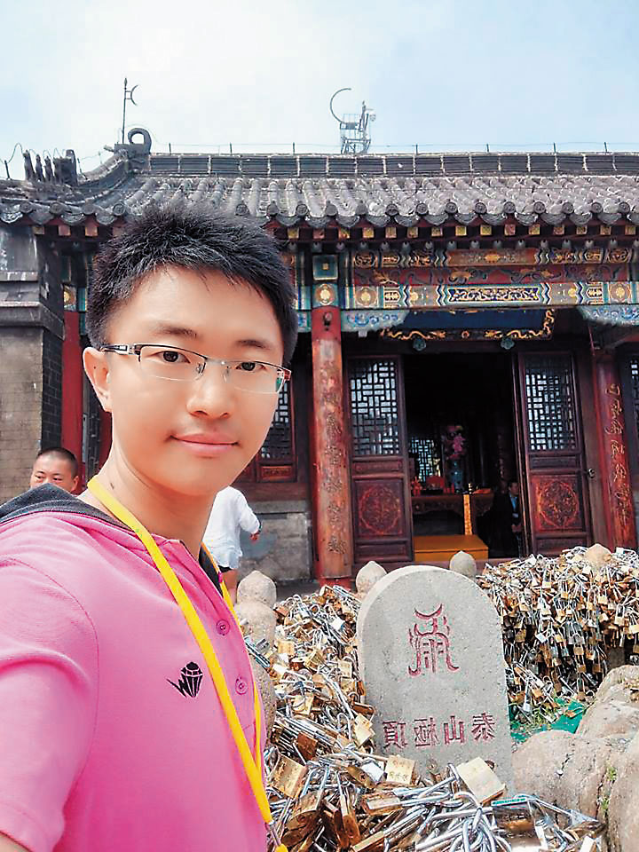 新黨另一名黨務要角、新思維中心主任侯漢廷,同樣遭到搜索查辦。(翻攝侯漢廷臉書)