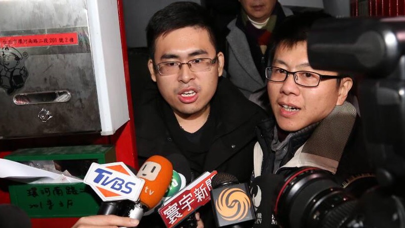 王炳忠19日一早被調查局人員帶走，讓他控訴有綠色政治迫害感覺。