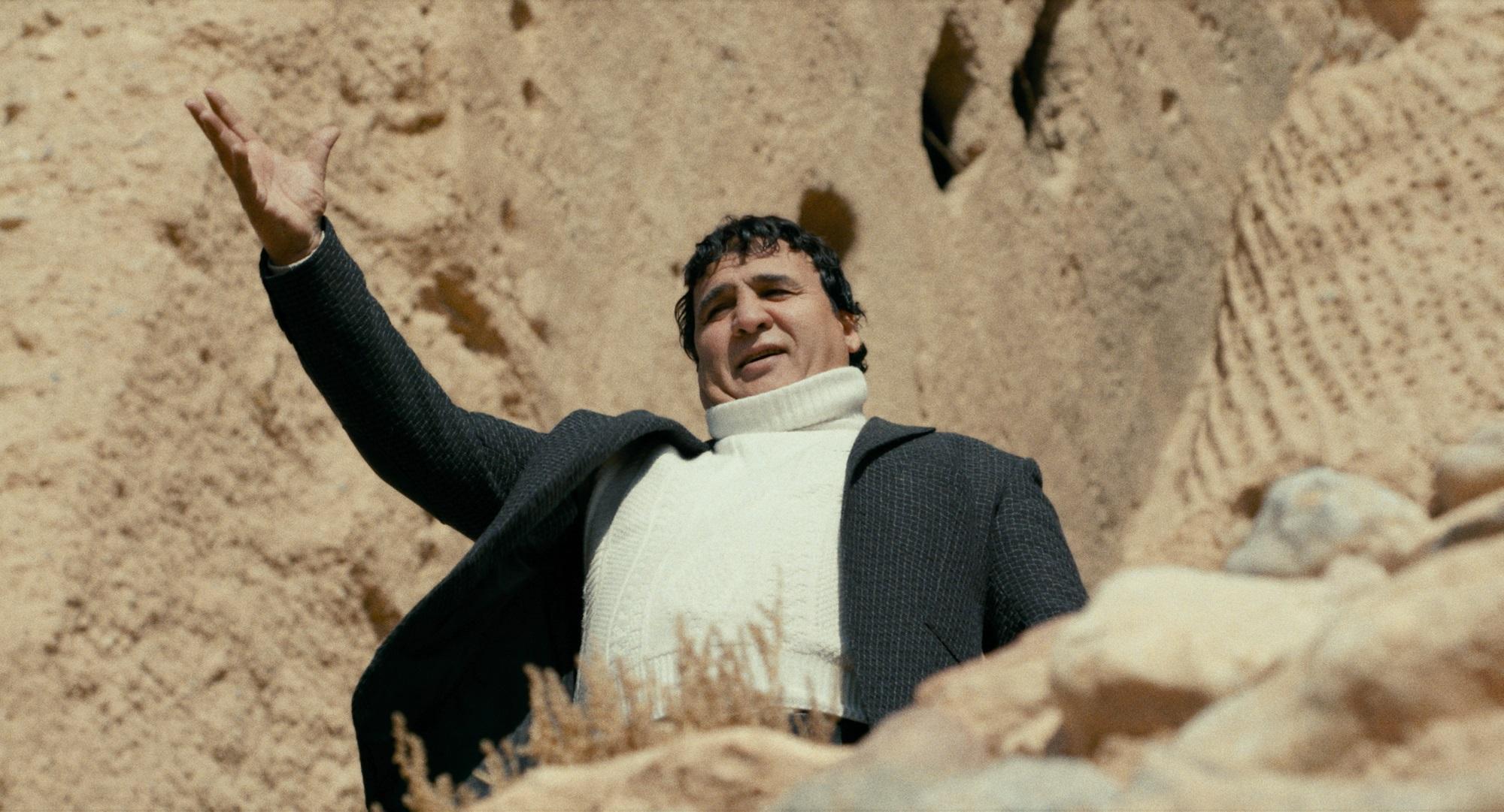 導演沙林珊辛靠一台陽春攝影機和舊型電腦，一人撐起阿富汗的電影業。（安可電影提供）