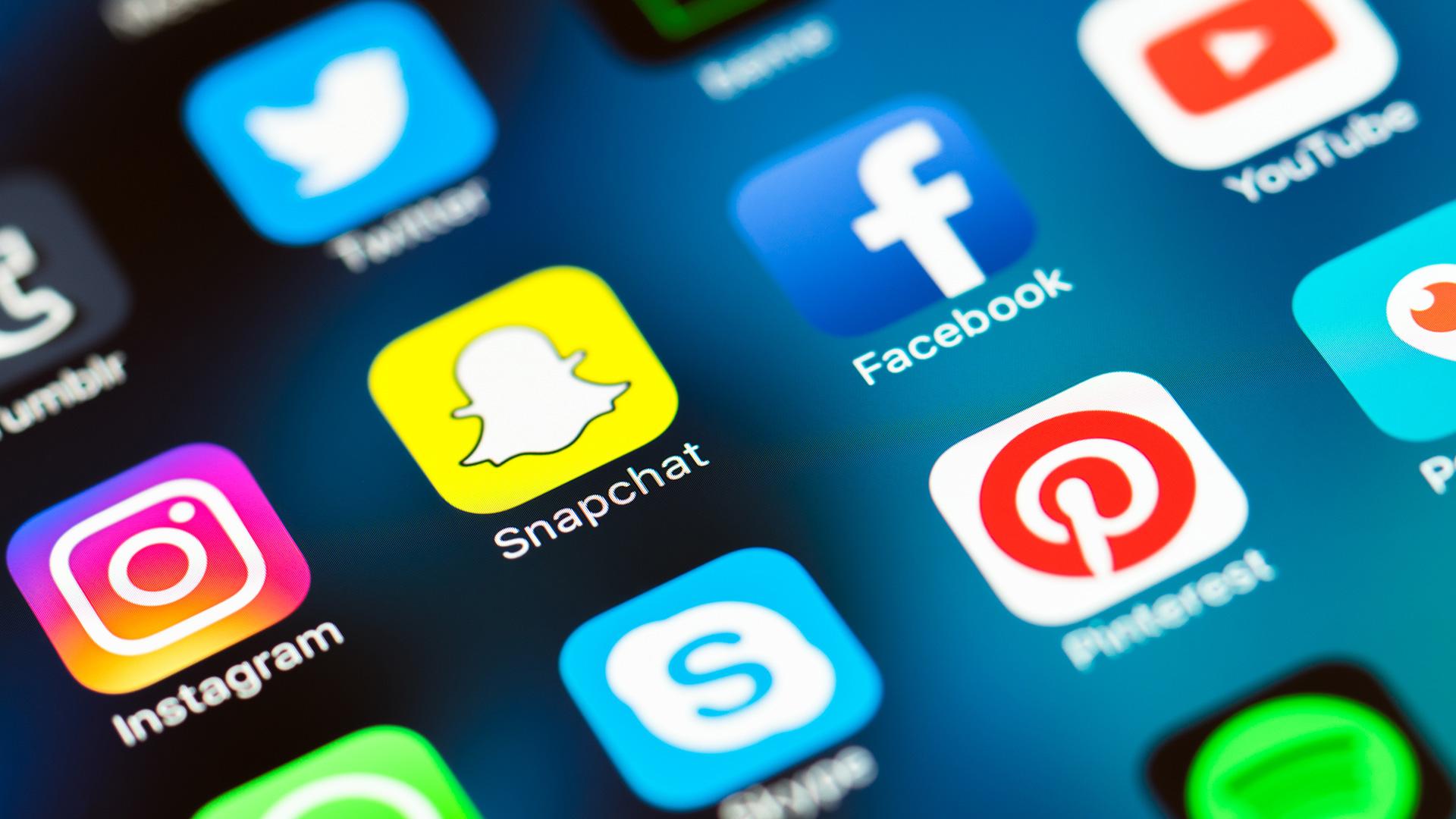 Facebook 仍稱霸社群媒體,而悄悄攫去青少年心的,是黃色鬼怪 Snapchat 。