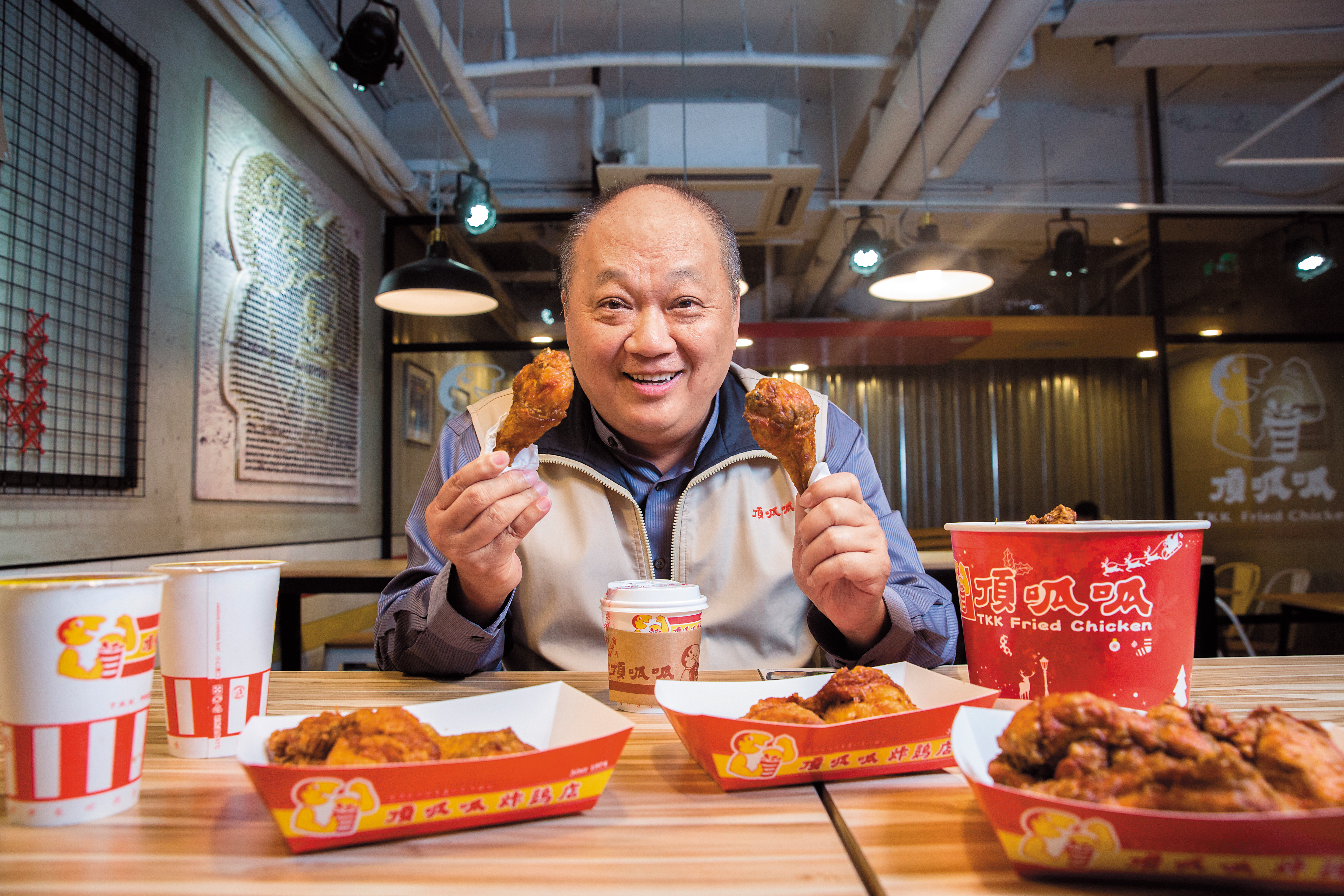 史洪法扛起父親創立的頂呱呱炸雞事業，將品牌發揚光大，今年營收達8.5億元，創歷年新高。