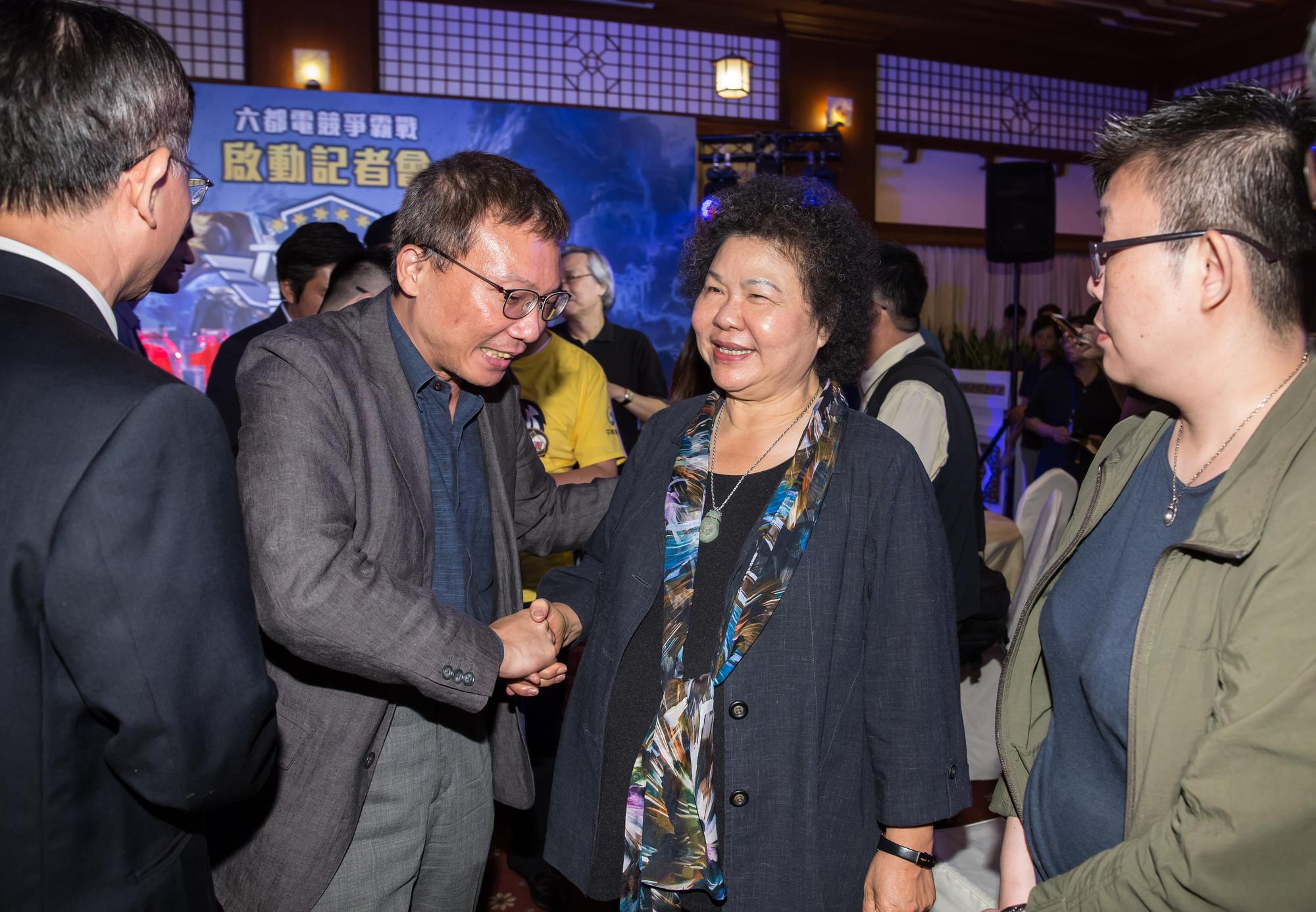 當年民進黨初次執政，馬永成（左）找上陳菊（右）擔任勞委會主委。