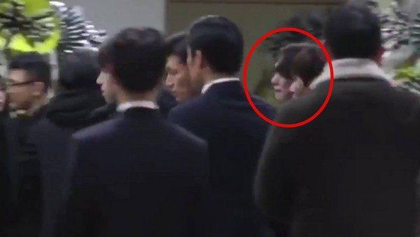 本月19日，人在海外工作的KEY飛奔回韓國奔喪。（網路圖片）