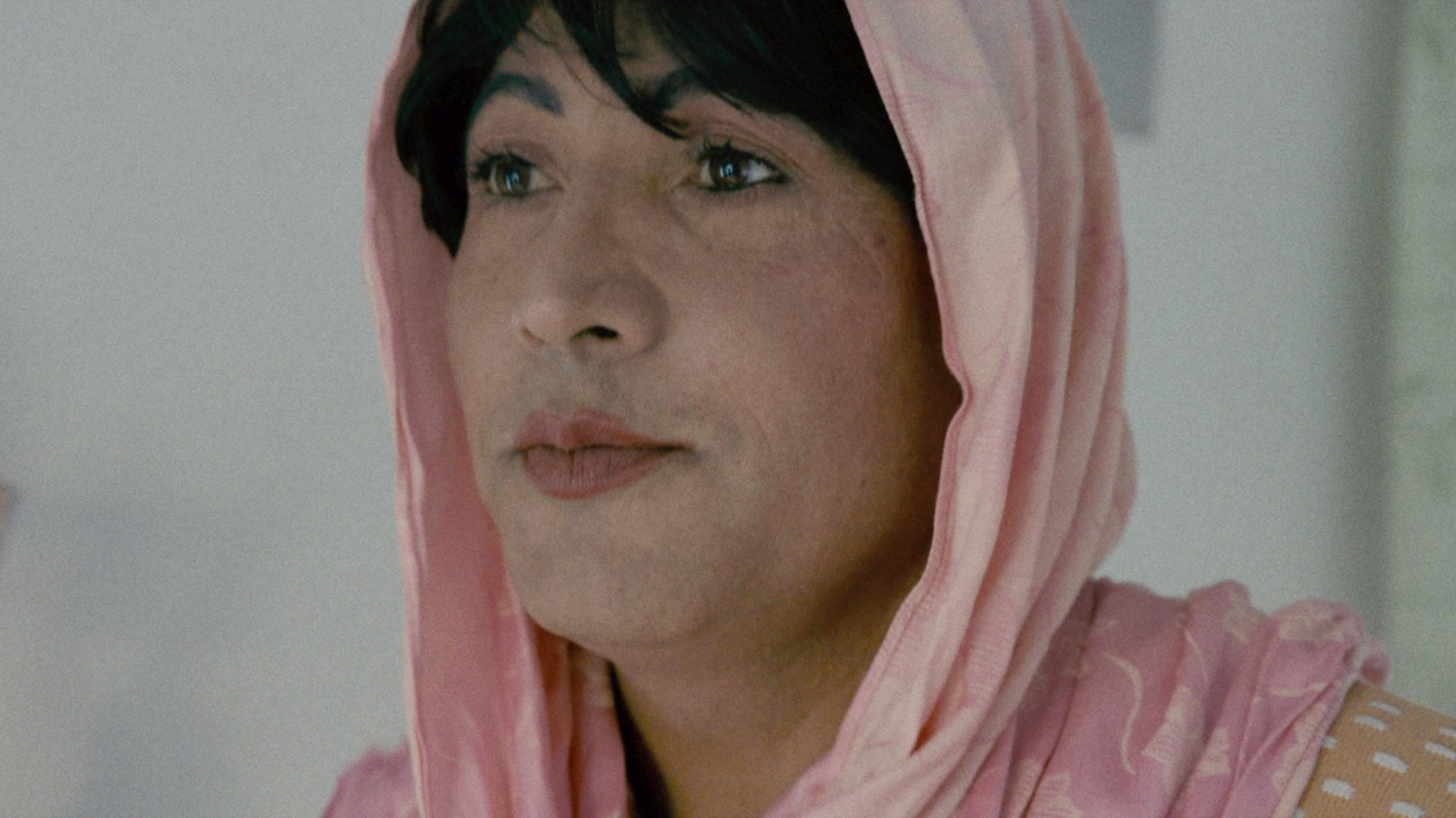 沙林珊辛的電影找不到女演員時，就找班底演員阿里粉墨登場上陣演出。（安可電影提供）