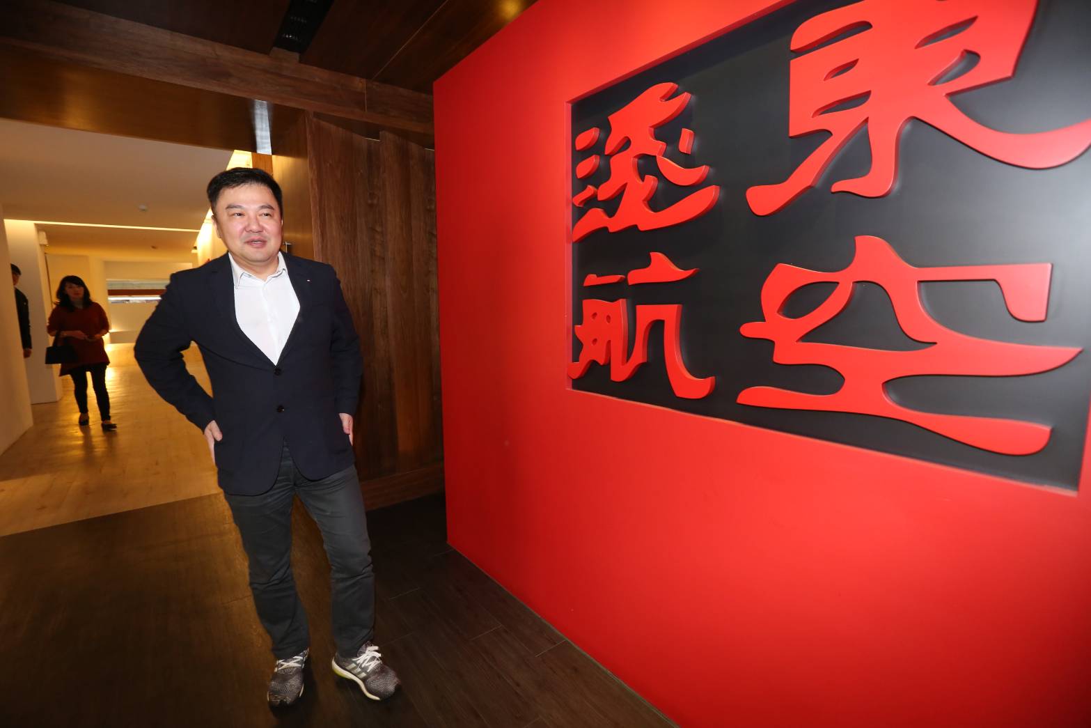 遠航董事長張綱維今天大動作開記者會，宣布入主三信商銀。