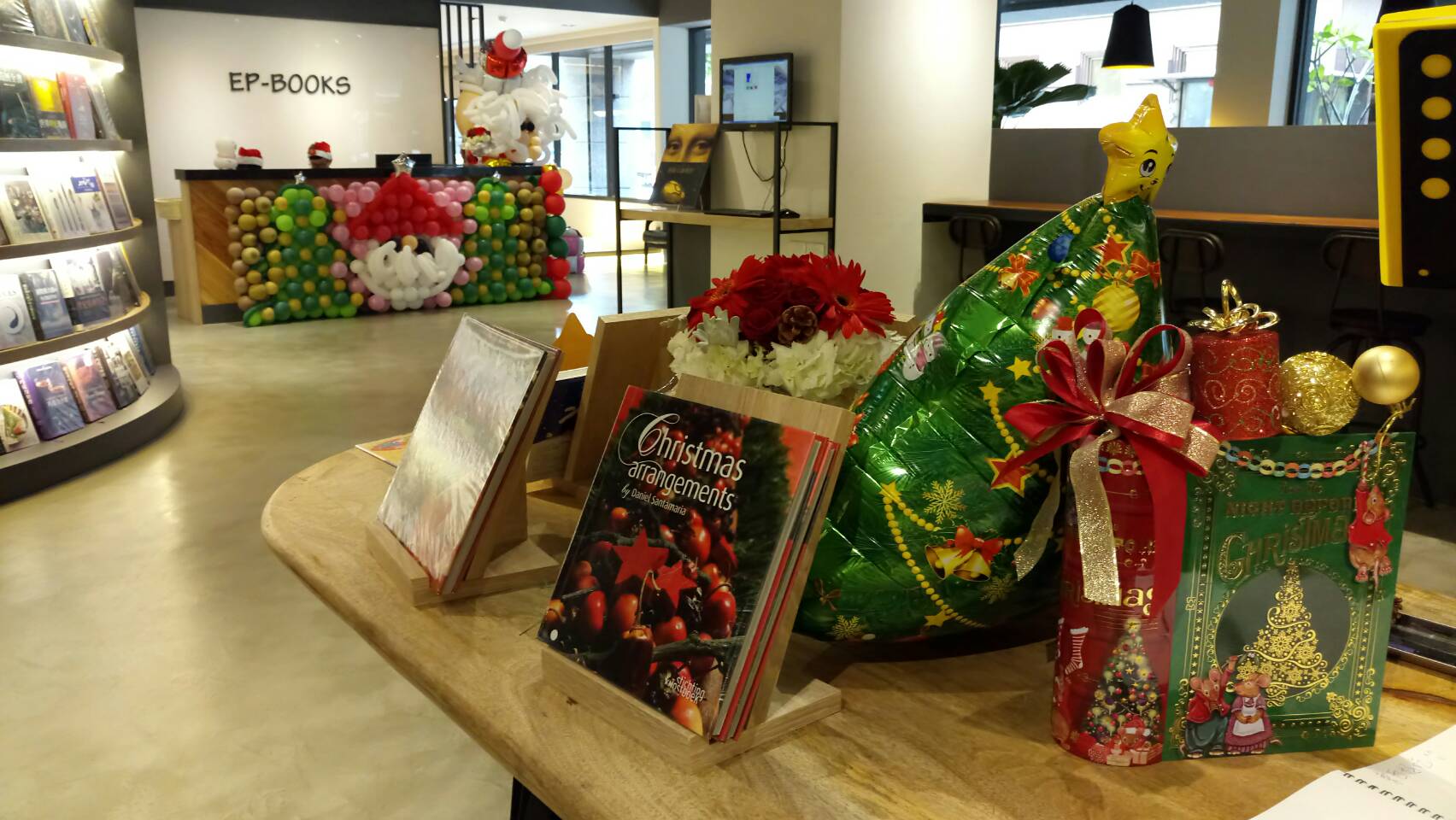 益品書屋推出歡樂耶誕趴，讓民眾來個不一樣的耶誕趴。（益品書屋提供）