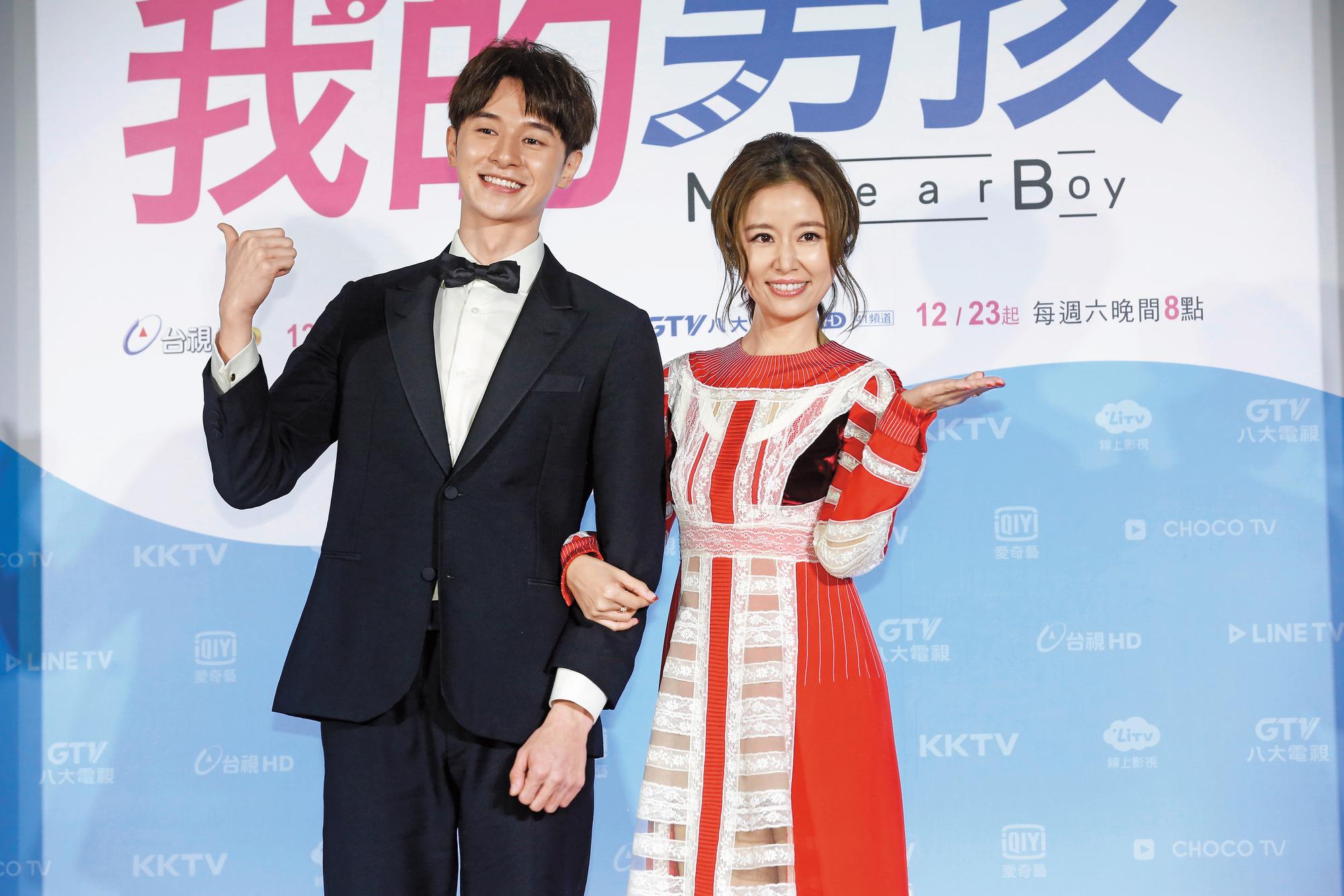 林心如(右)和張軒睿在《我的男孩》中有段姐弟戀,林心如笑說和年輕人談戀愛,像再一次感受青春。