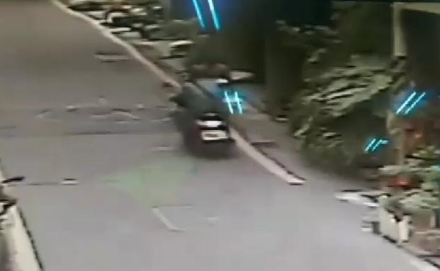 變裝掛贓車牌搶落單婦,黃嫌還是栽在智慧警手上。(警方提供)