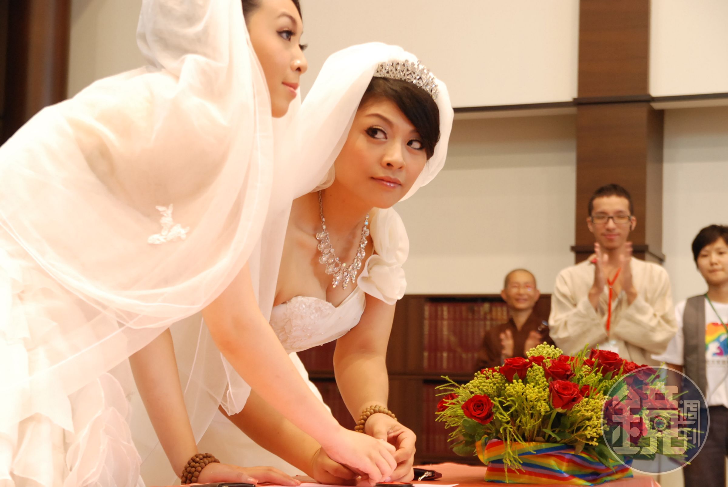 黃美瑜與游雅婷五年前舉行結婚儀式，互許終生。。（黃美瑜提供）