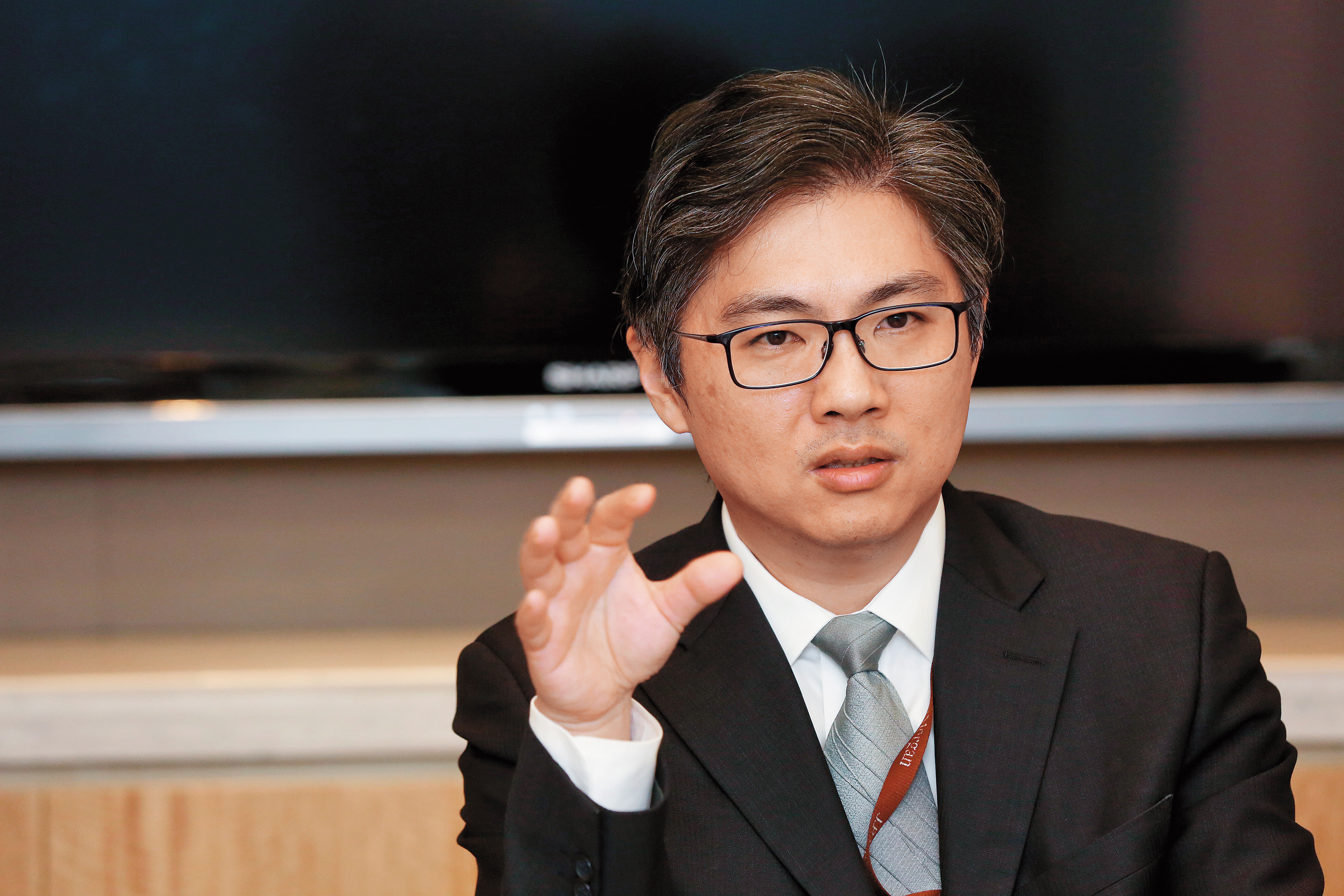 摩根投信投資管理事業部執行董事葉鴻儒表示,新興市場中企業盈餘成長動能,是吸引熱錢投資的關鍵。