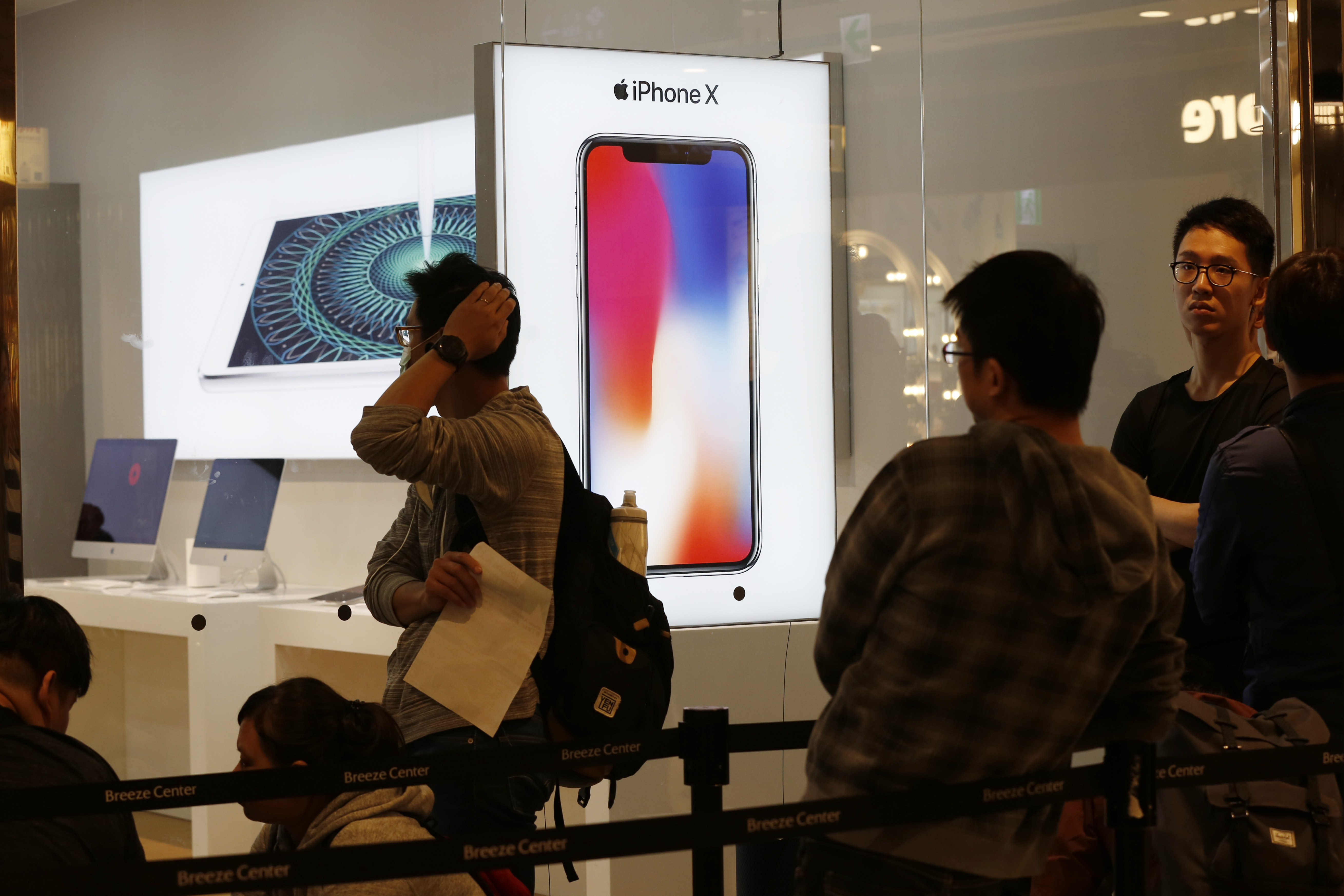隨著iPhone X上市後，明年蘋果手機將面臨新機空窗期，有專家認為，台股多頭走勢恐怕也跟著宣告結束。