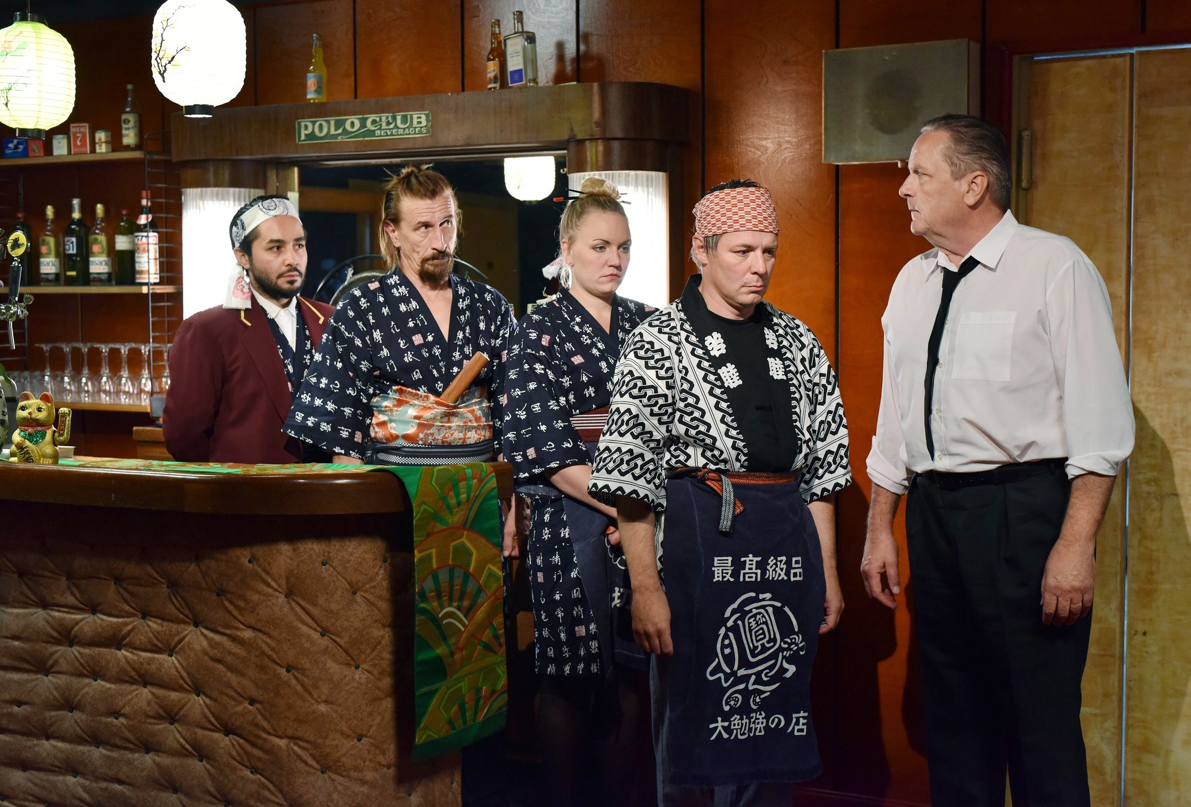 本片描述一位敘利亞男子落難芬蘭，卻獲眾人協助，開起了日式料理店。電影對準歐洲移民問題，劇情暖心。（海鵬提供）