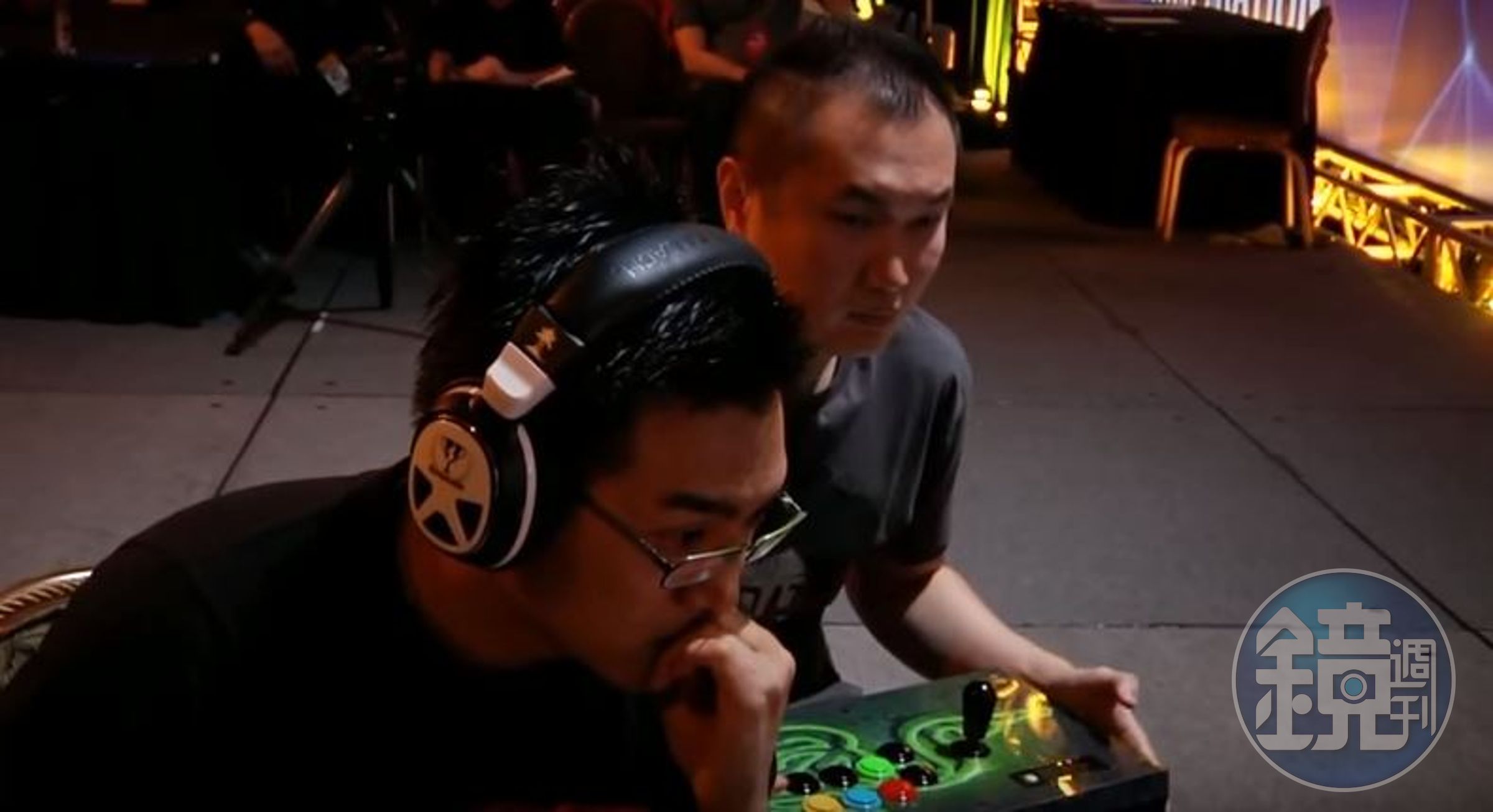2015年EVO八強賽，向玉麟與Infiltration（右）狹路相逢，向玉麟成功贏下比賽。（圖：翻攝自網路）