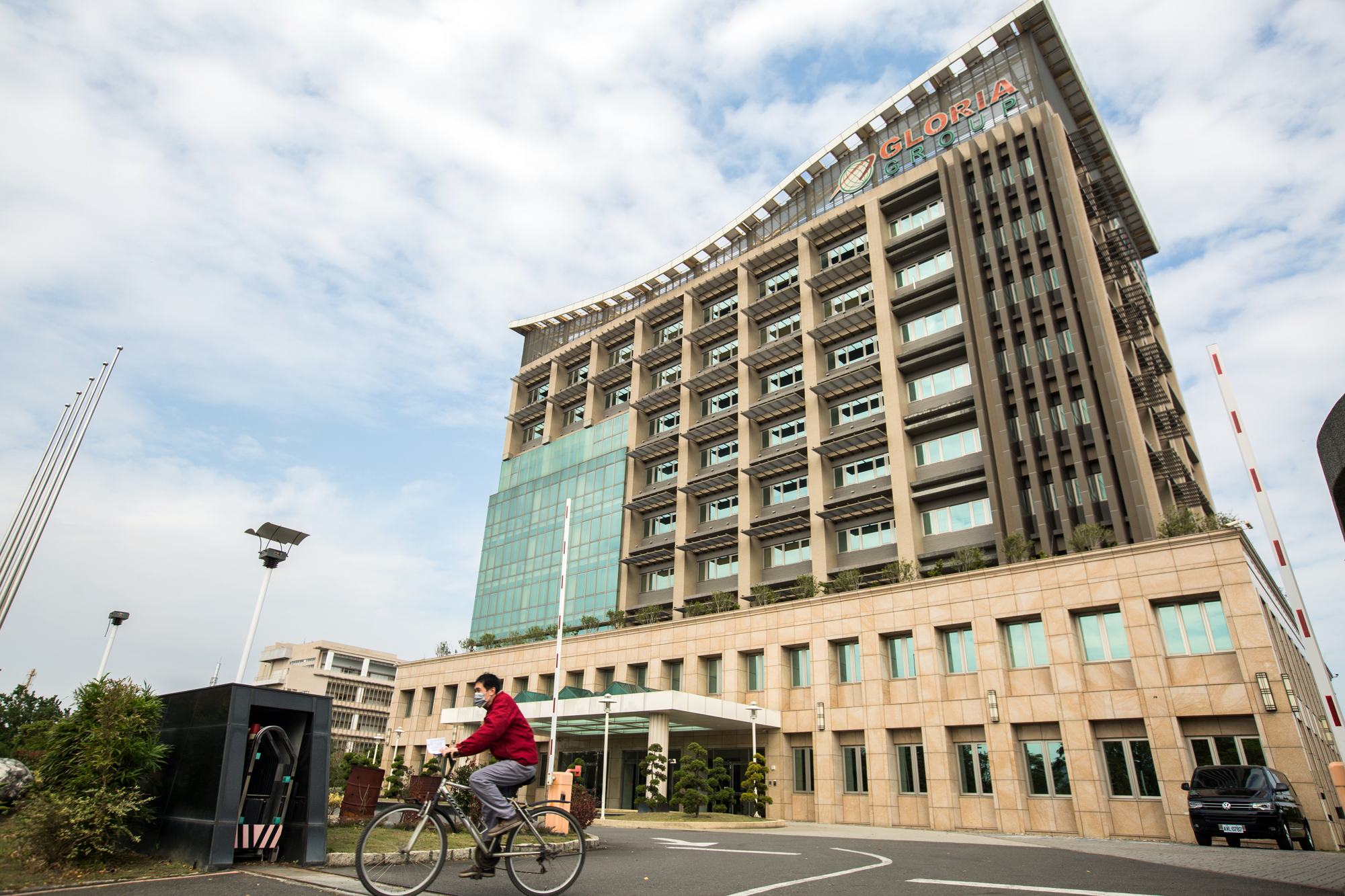 榮剛經營權之爭的火熱程度，可以從股東會贈品看出端倪。