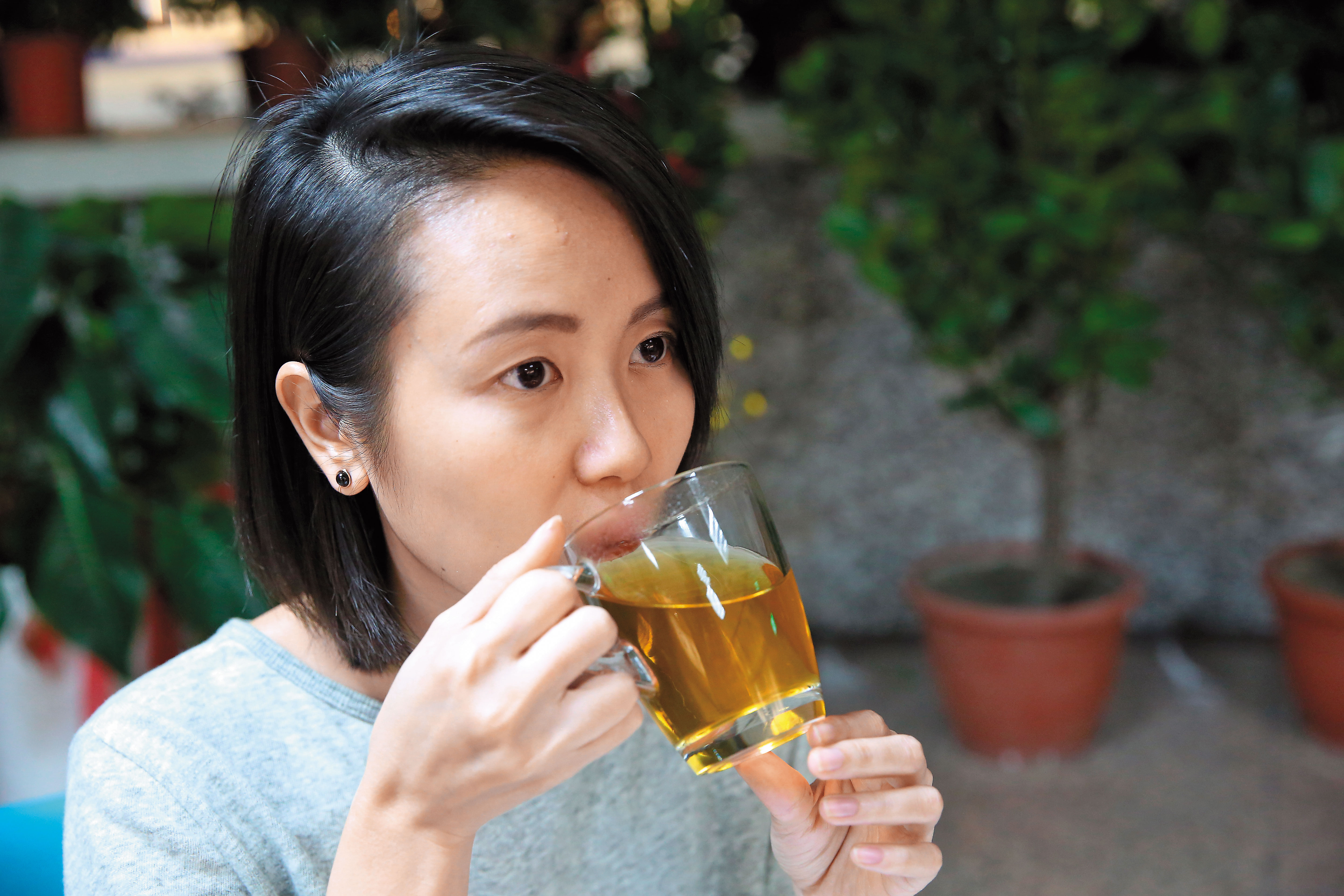 許多標榜或暗示「消脂」「多纖」的茶包產品，多為現代女性所愛用，甚至產生「依賴性」。