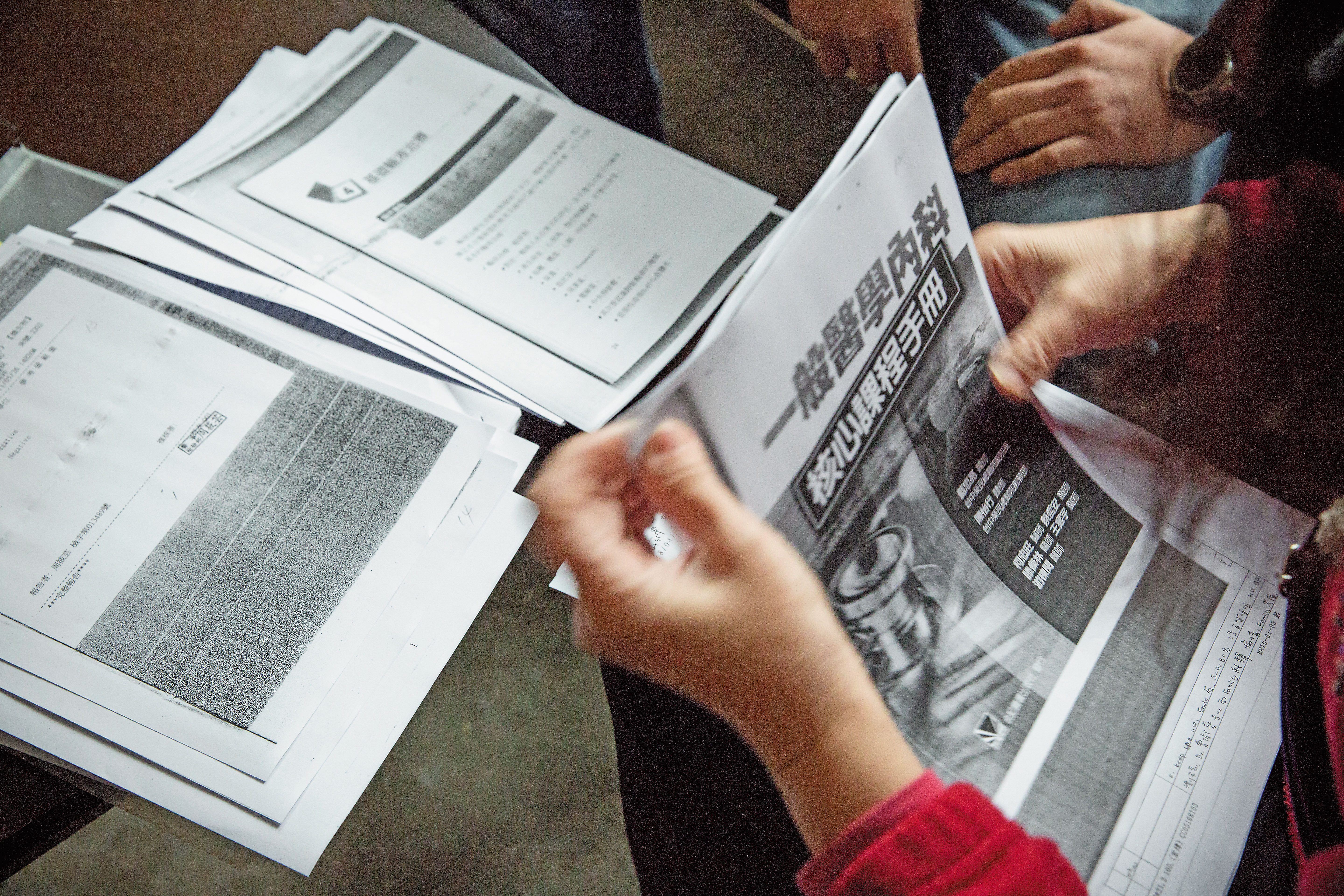 陳小姐自行蒐集大量證據，目前仍和醫院對簿公堂。