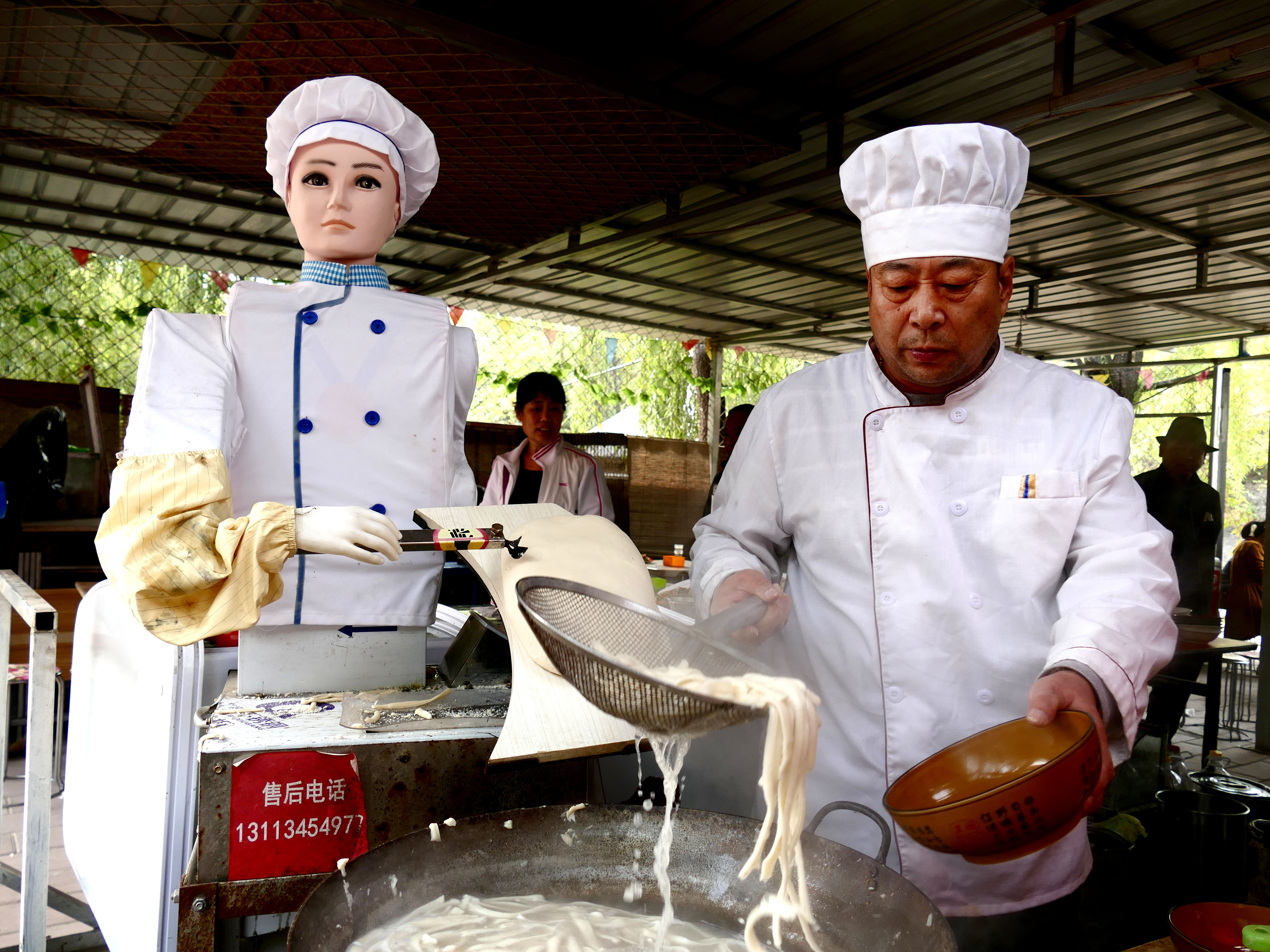 FII前身是做刀削麵機器人的「福匠」，在郭董一聲令下大轉型成為智能產業（東方IC）