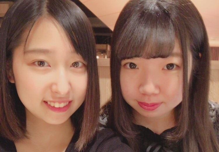「素顏咖啡廳」的女服務生不化妝的倩影。（翻攝自「NATURALIA」官方推特）