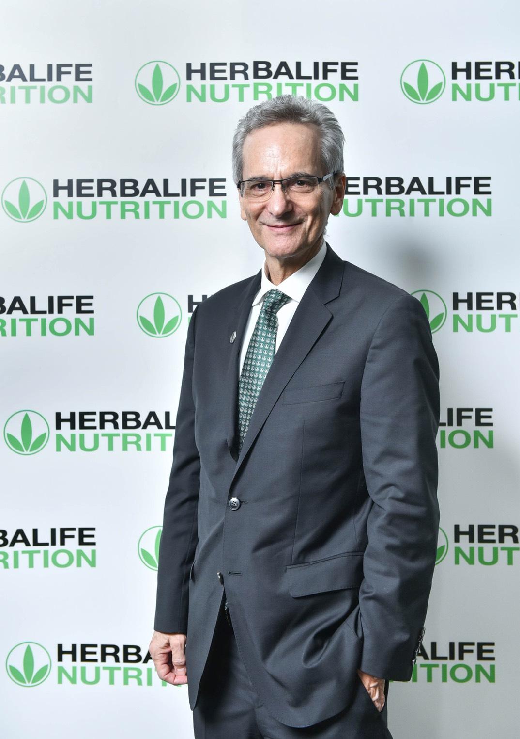 國際權威腦部健康及老化保健專家施默爾醫師提醒,人體老化的進展有三成基因決定、高達七成來自後天影響,人人都應及早採取行動為健康老化做好準備。