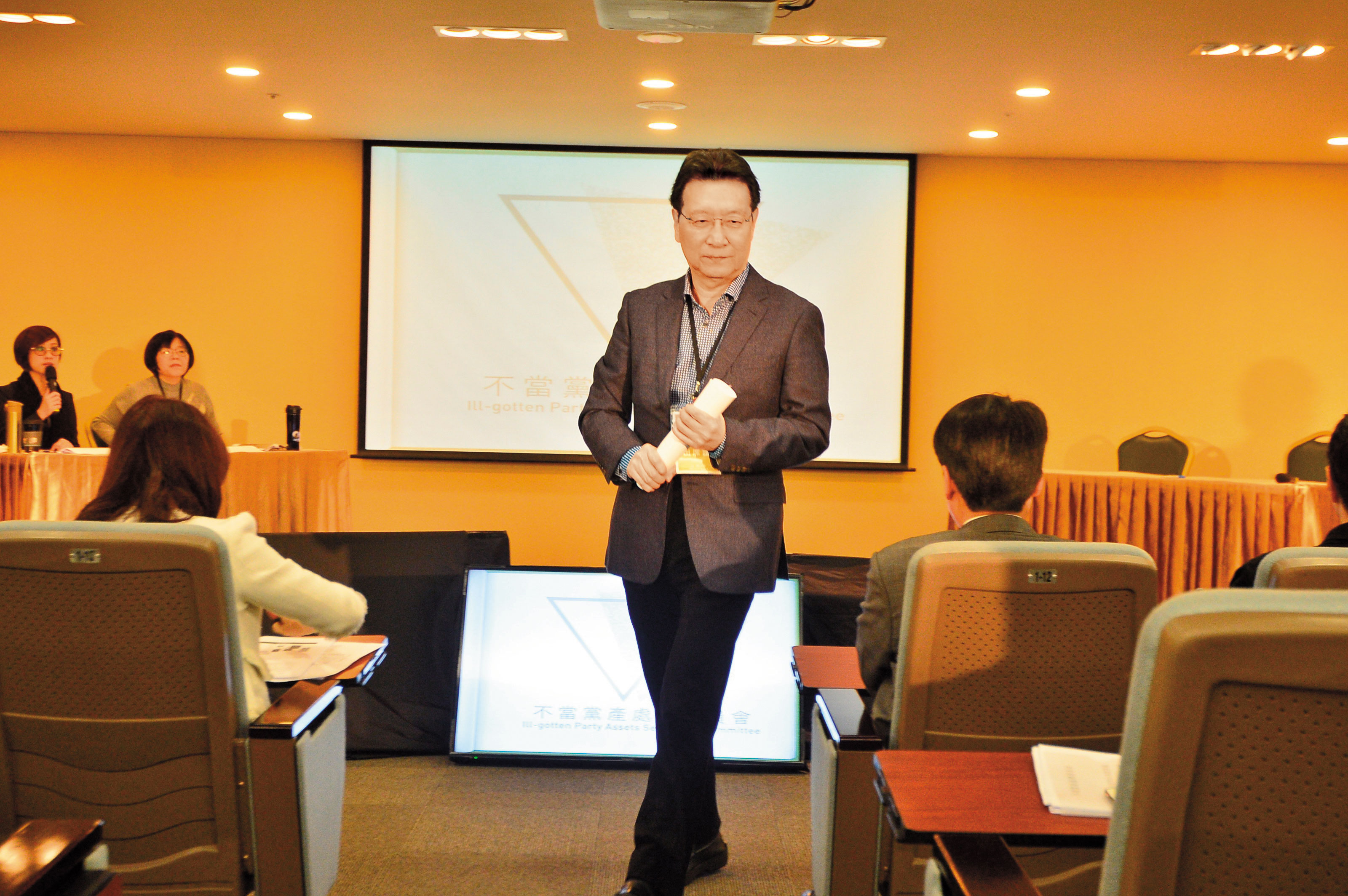 趙少康在聽證會上大吐苦水，不但否認買中廣涉及不法，還主動提出和解4方案，黨產會樂觀其成。