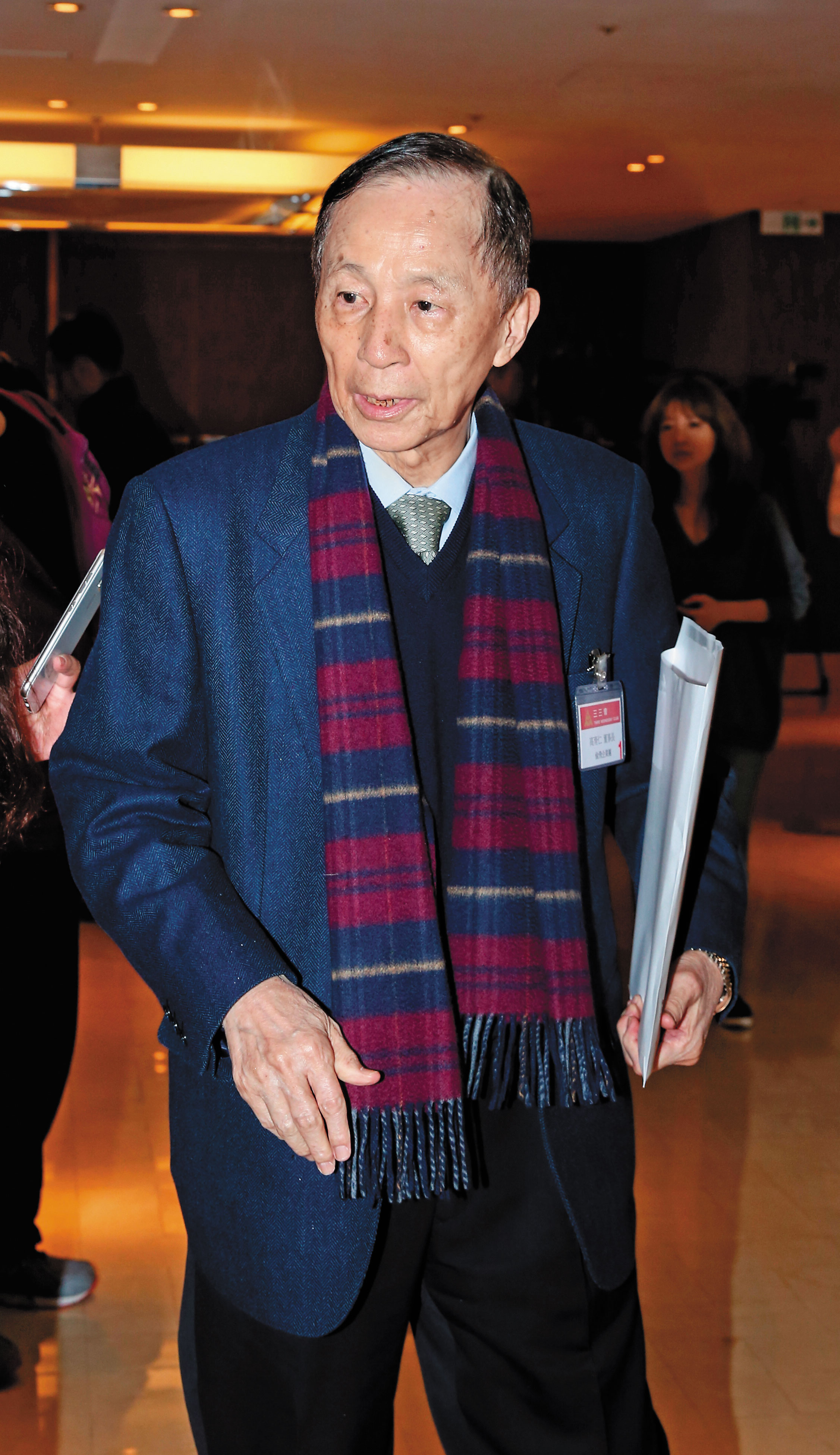 新北市長朱立倫的岳父高育仁出高價買中廣卻輸給趙少康,檢方正在追查其中有無不法。