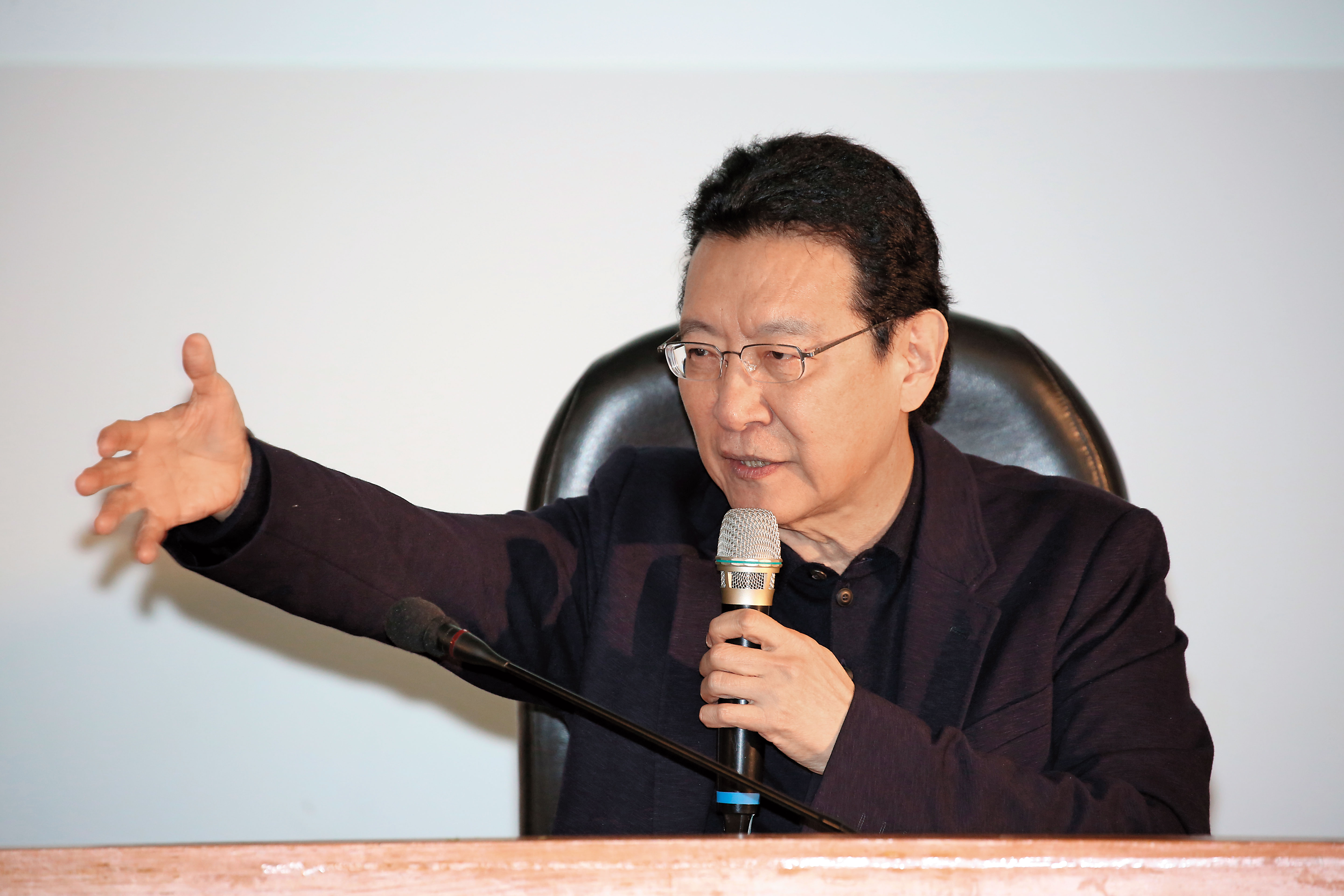 趙少康否認中廣是國民黨附隨組織，還稱當年他出價10億元是最高價。