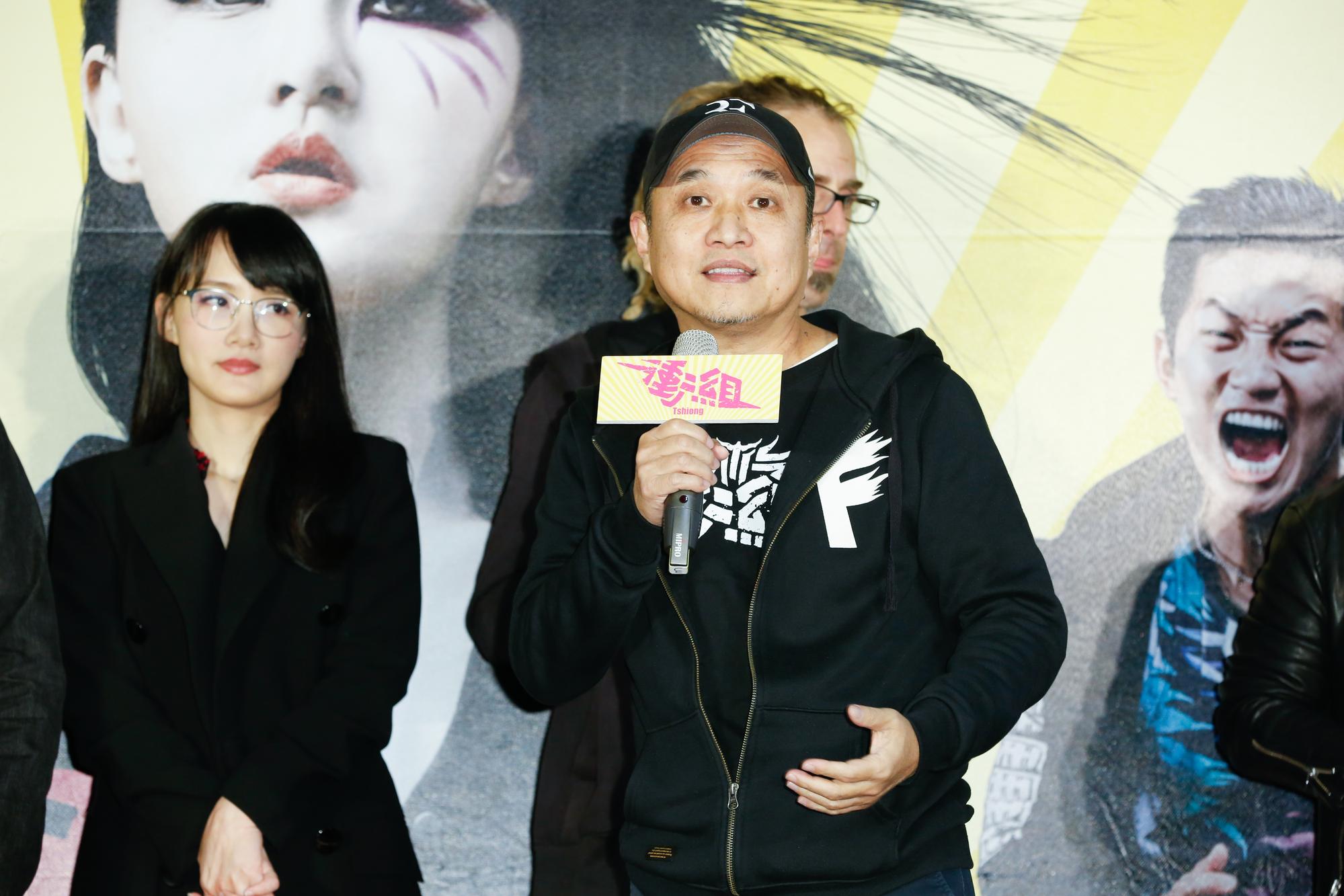 導演鄭文堂因為台灣政經氛圍靠向中國,而構思拍攝《衝組》一片。