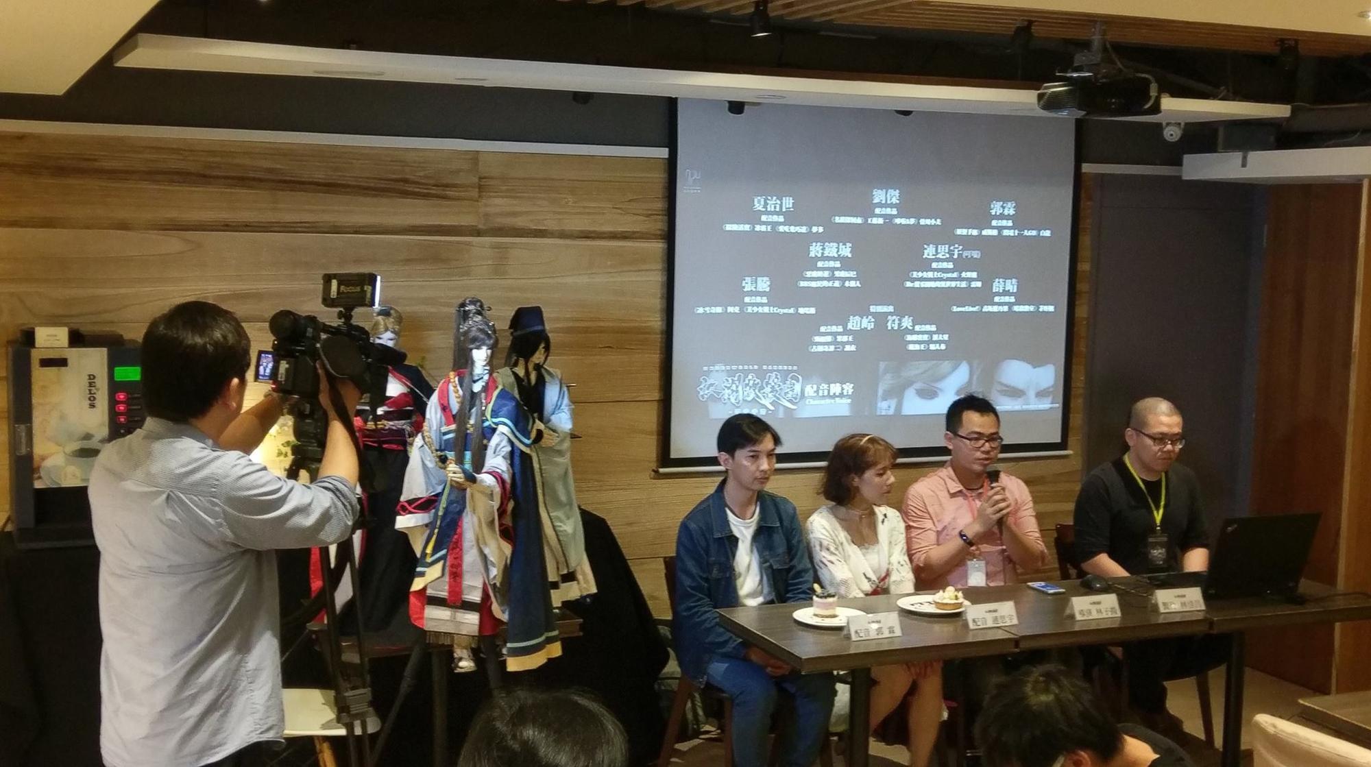 《江湖救援團》拍攝團隊，左起為配音員郭霖（飾方錦山）、連思宇（飾夏彩）、導演林子揚、製片林佳昌 （群募貝果提供）