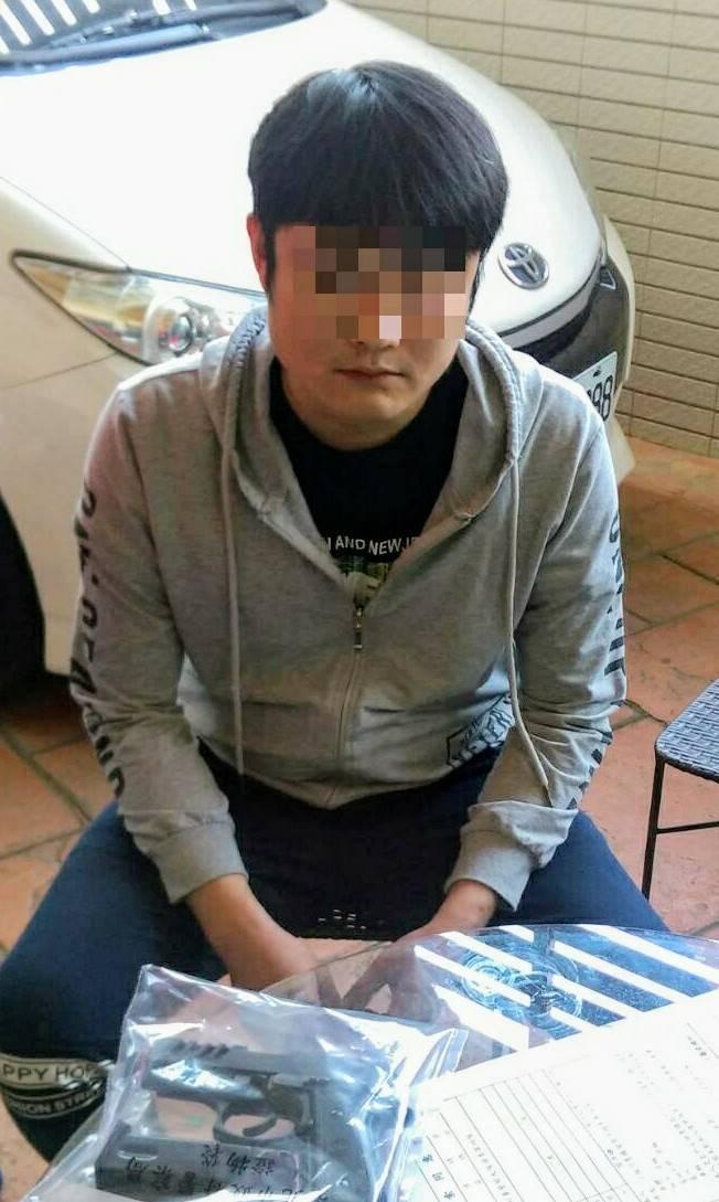 翁嫌為期1個月的逃亡,最終因金援不足,在家人建議下向警方投案。(警方提供)