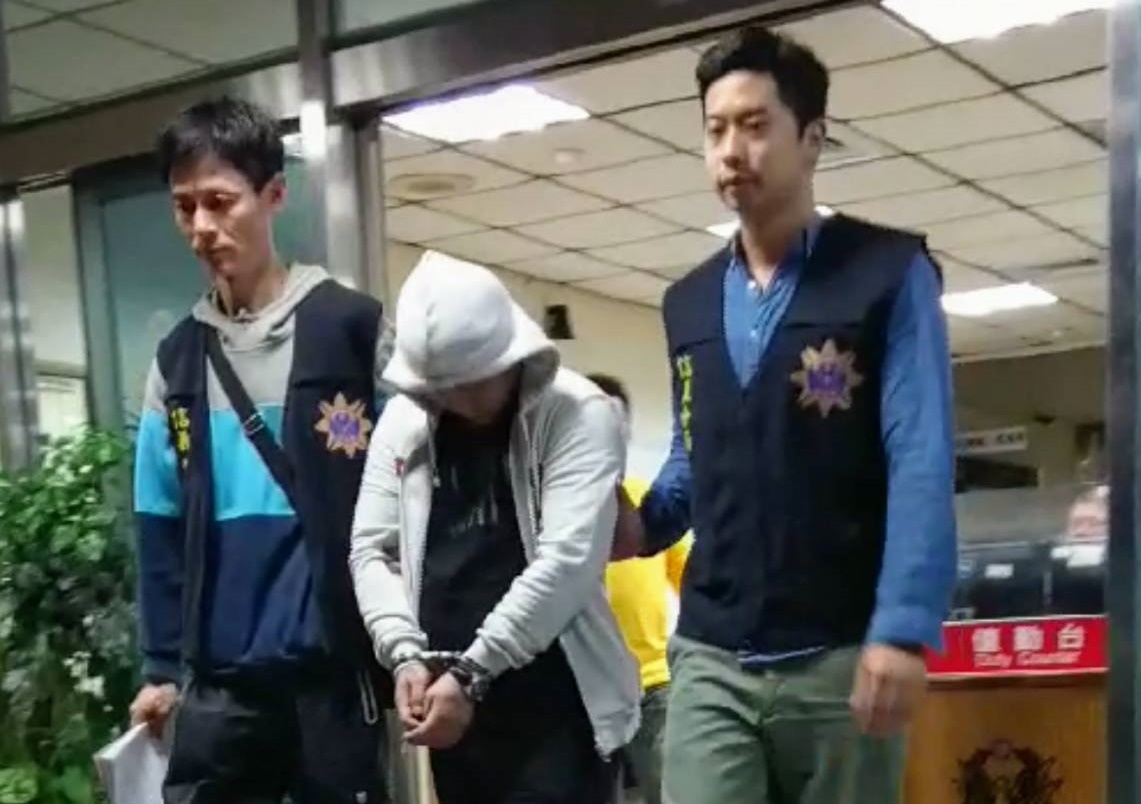 在松菸朝富邦建設櫃檯天花板開槍示警後，展開全台大逃亡的翁姓犯嫌於昨（26）日遭逮。（警方提供）